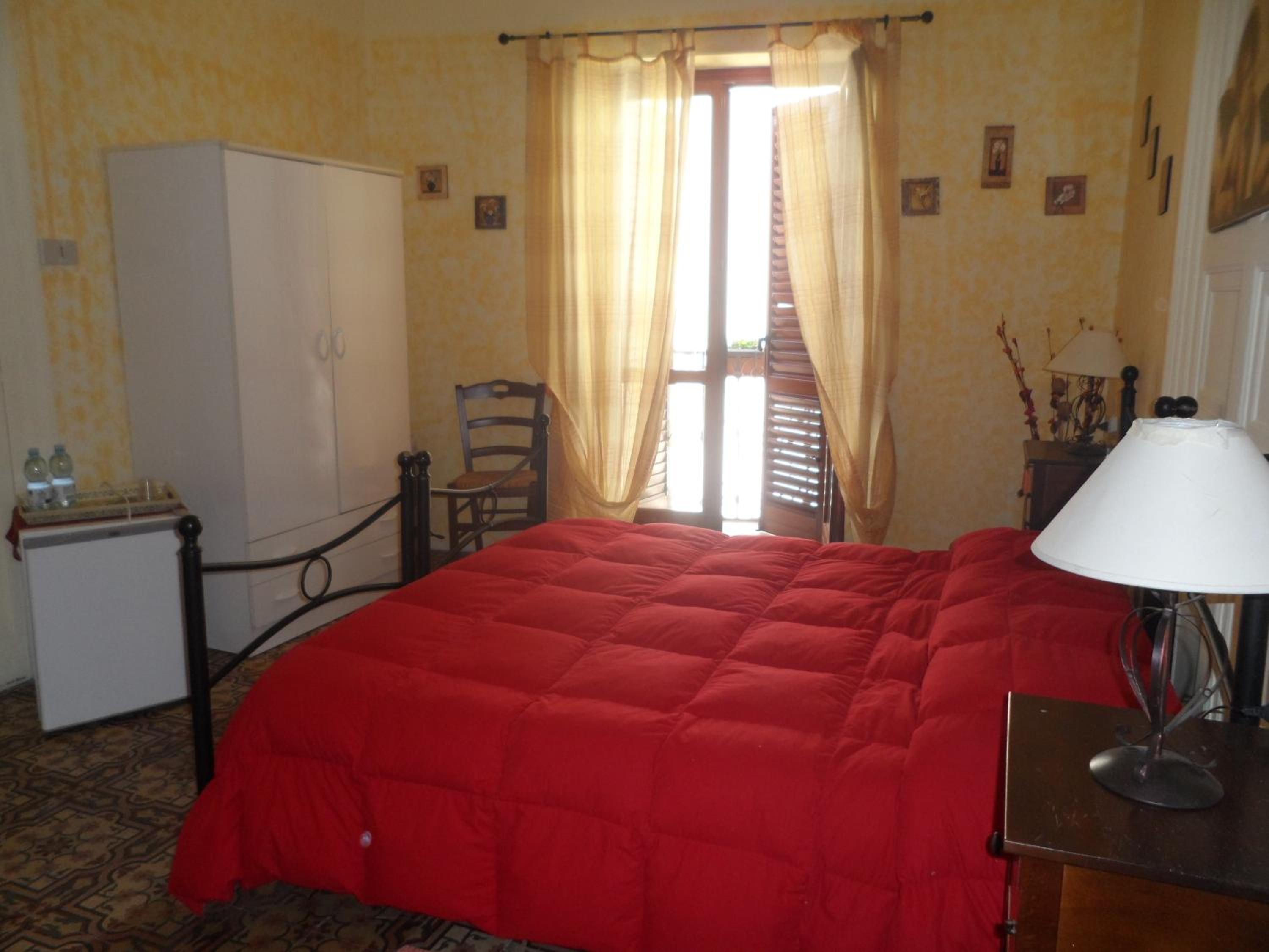 Double or Twin Room with Shared Bathroom photo 1