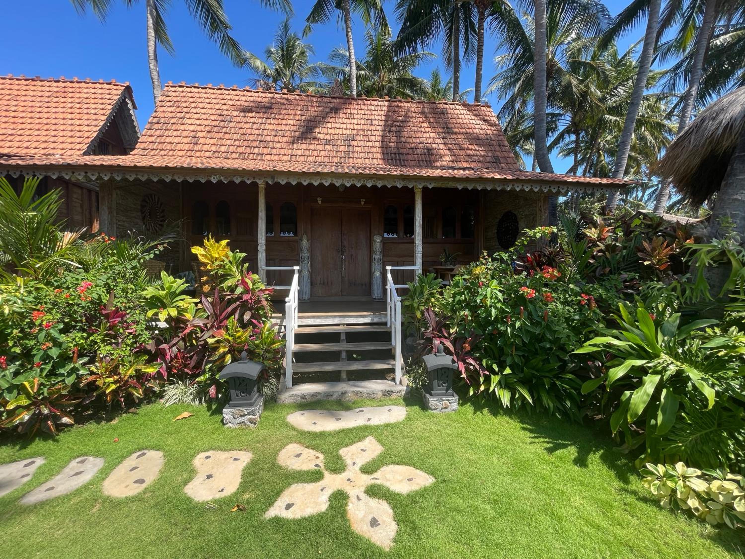 Bungalow - Water Front  - Photo 31