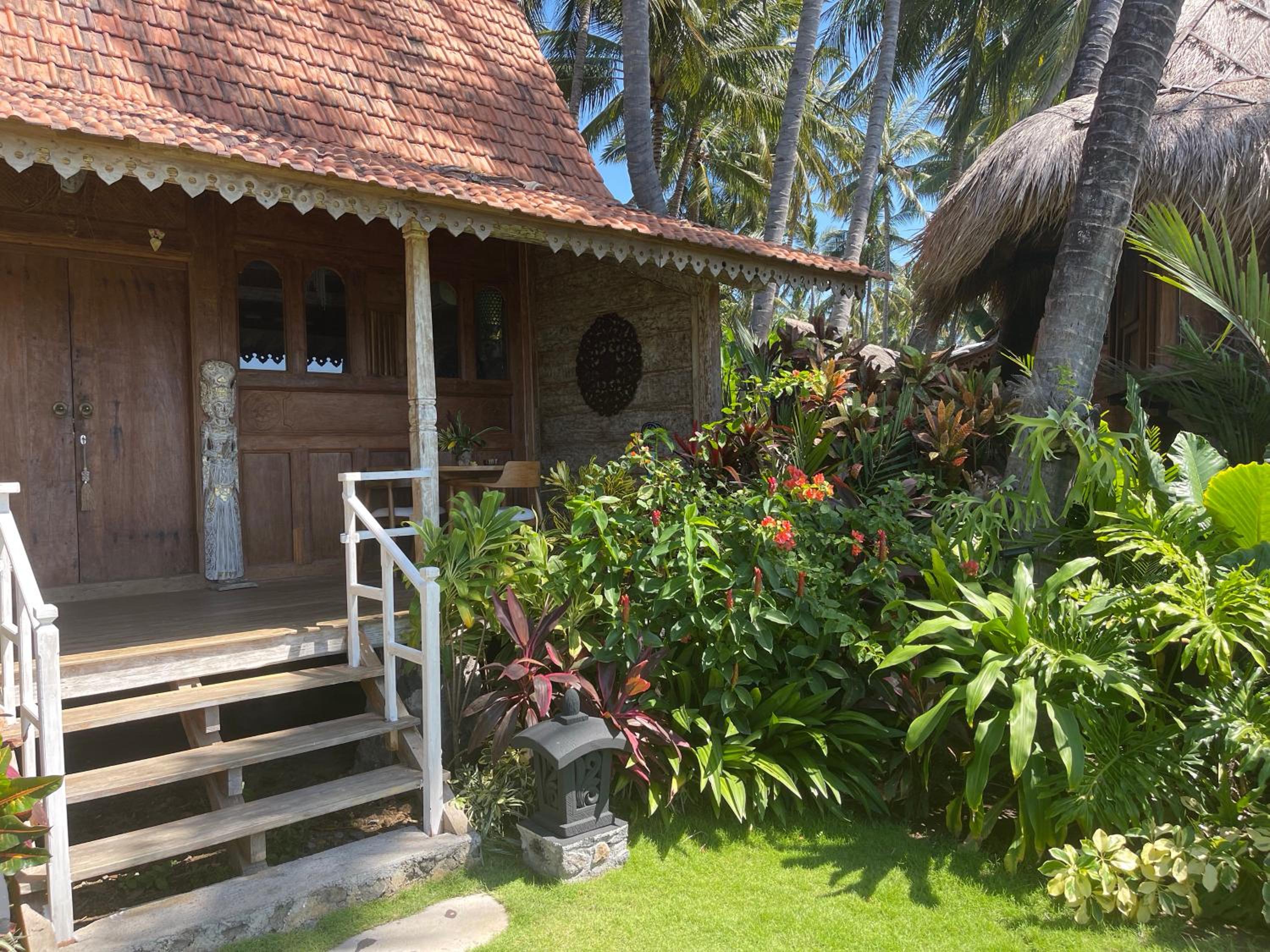 Bungalow - Water Front  - Photo 8