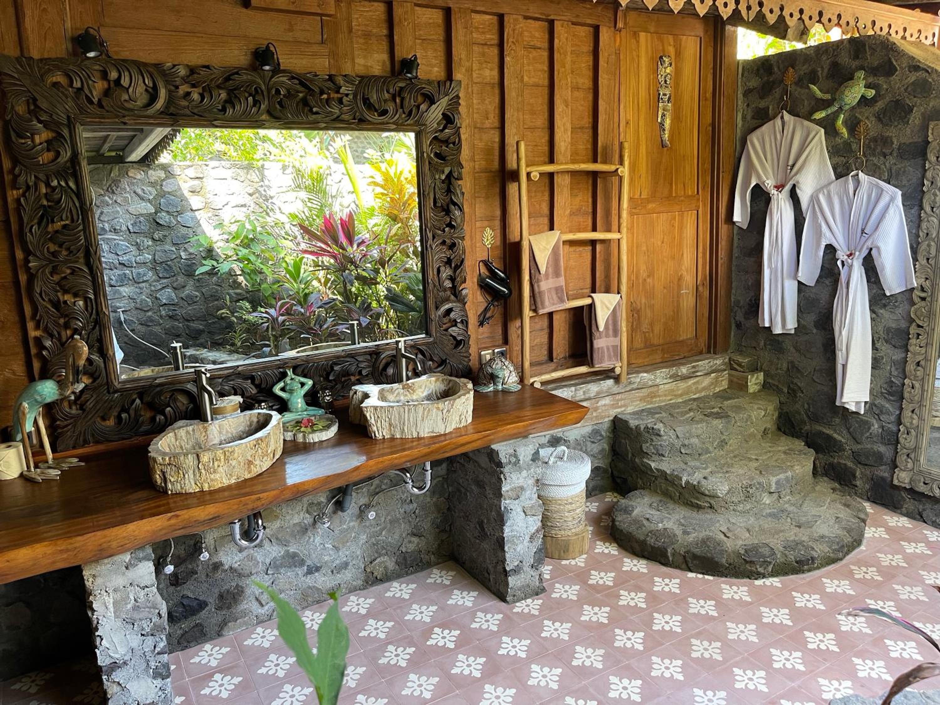 Bungalow - Water Front  - Photo 2
