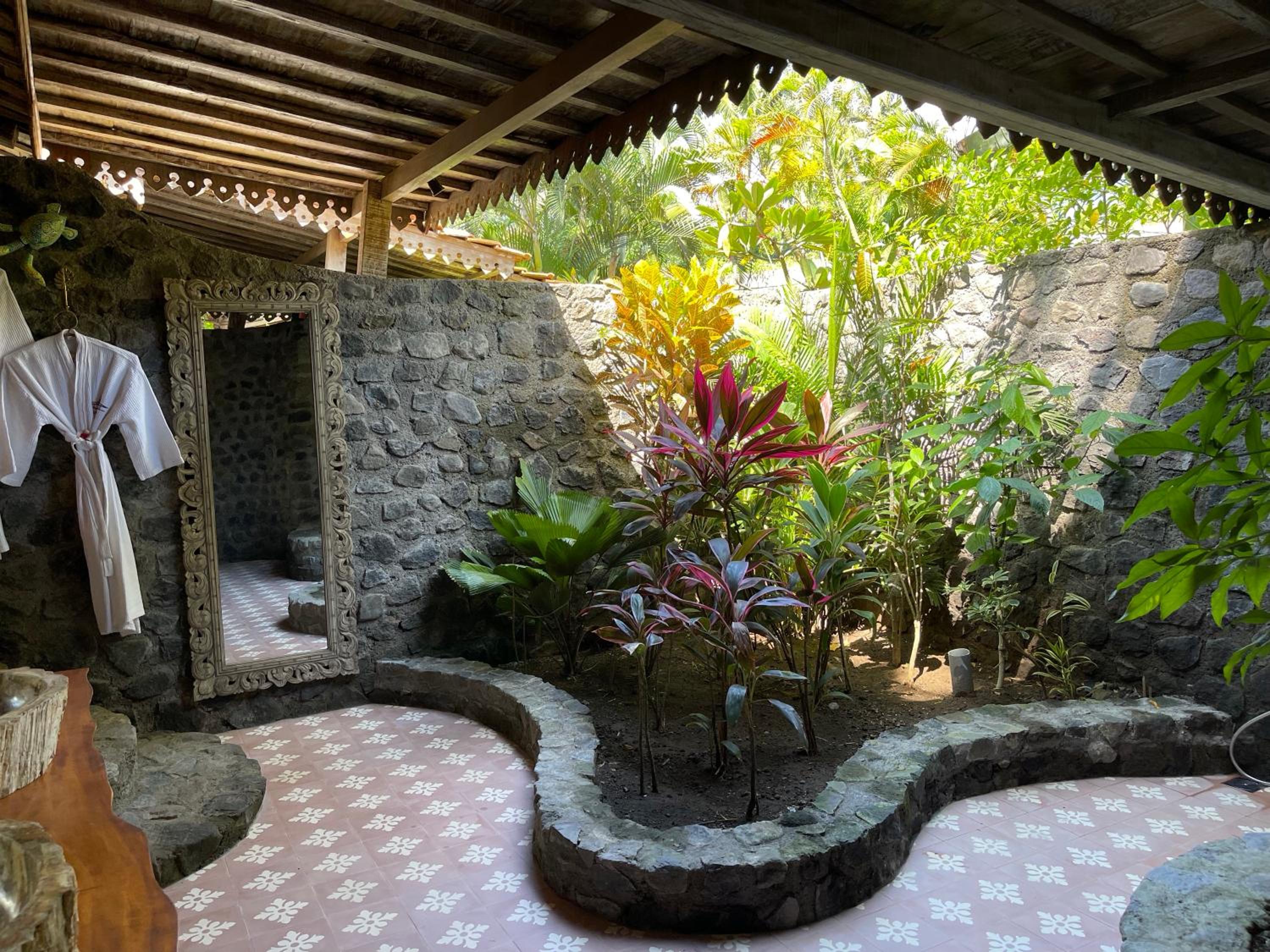 Bungalow - Water Front  - Photo 22