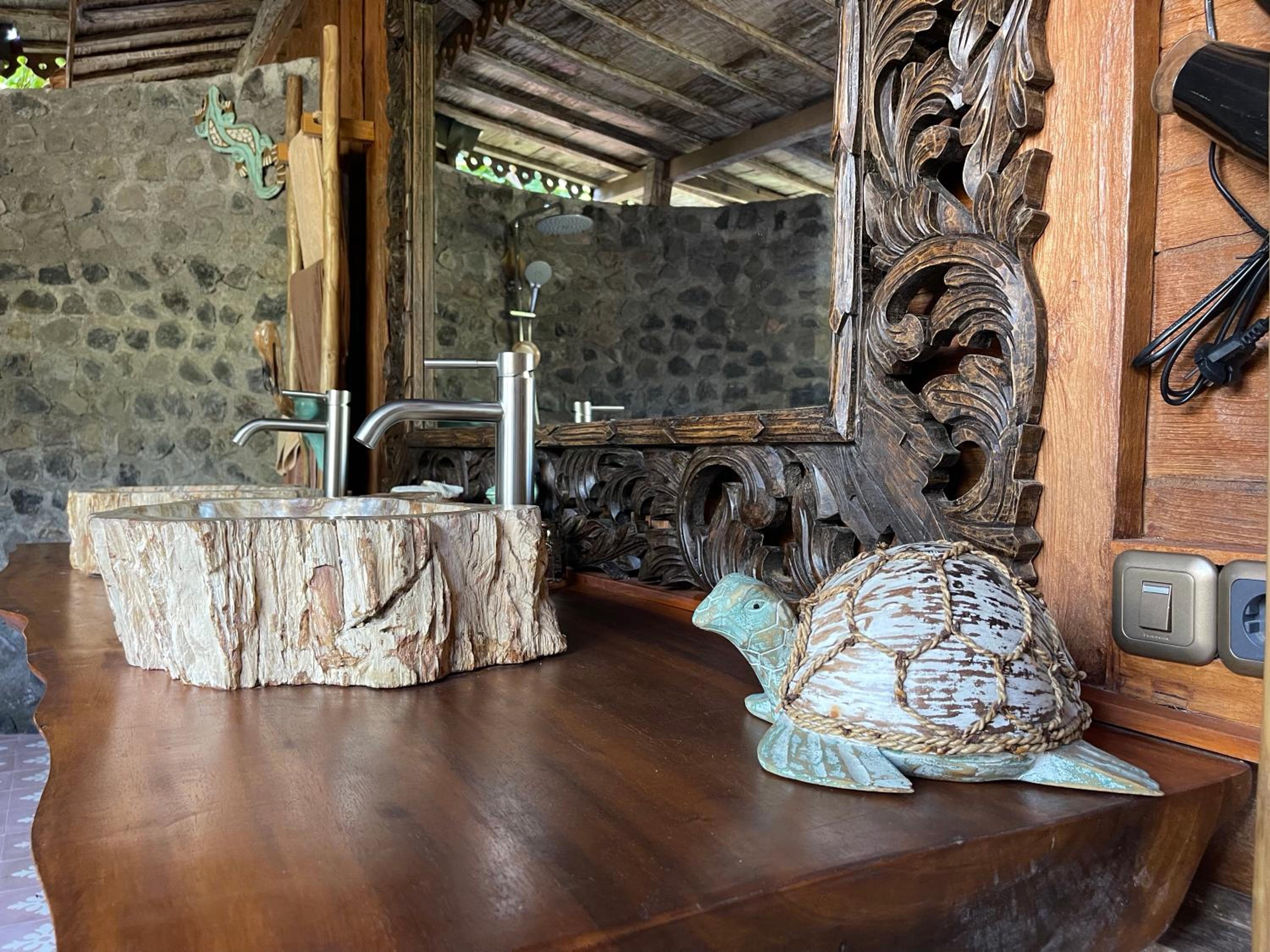 Bungalow - Water Front  - Photo 21