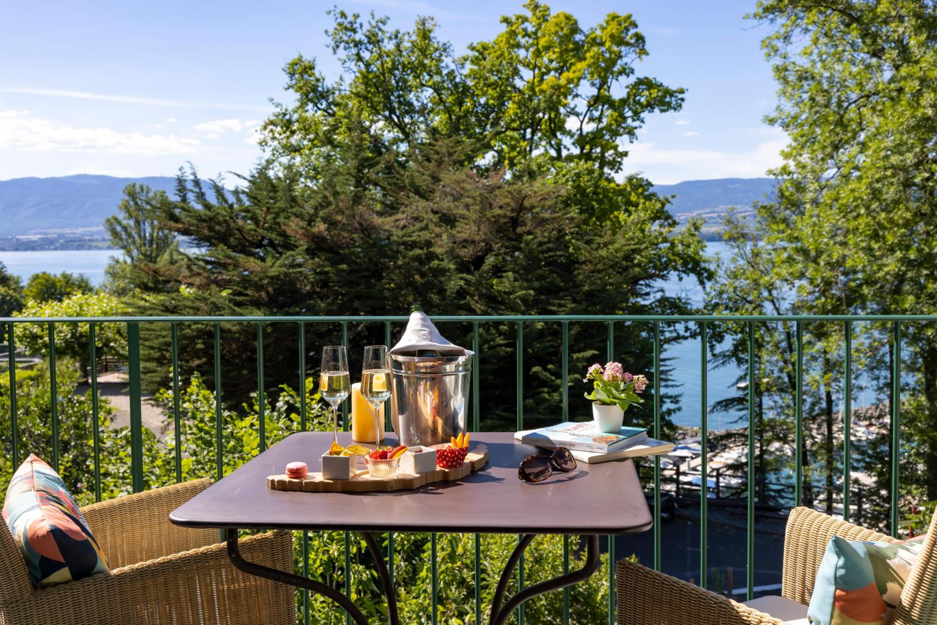 Suite with Lake View - Photo 4