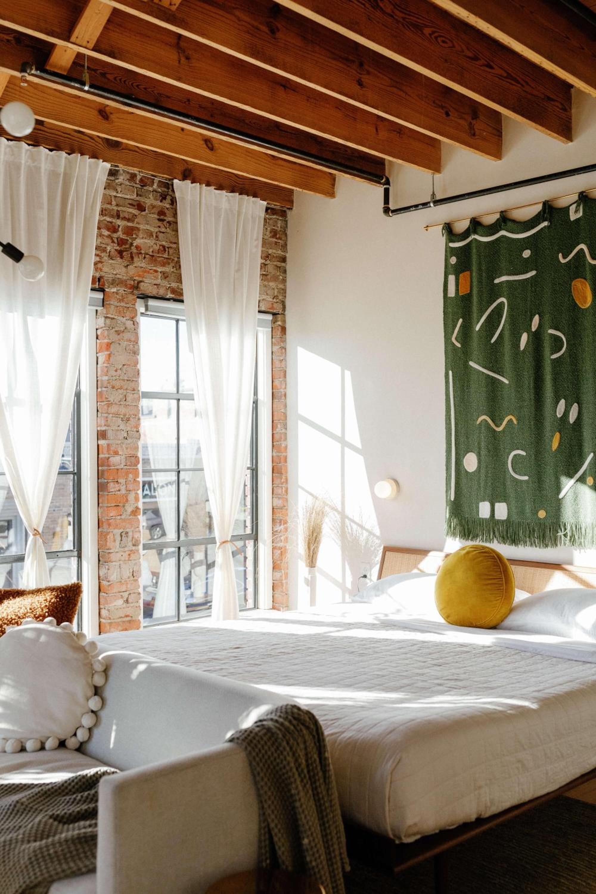 Deluxe King Suite