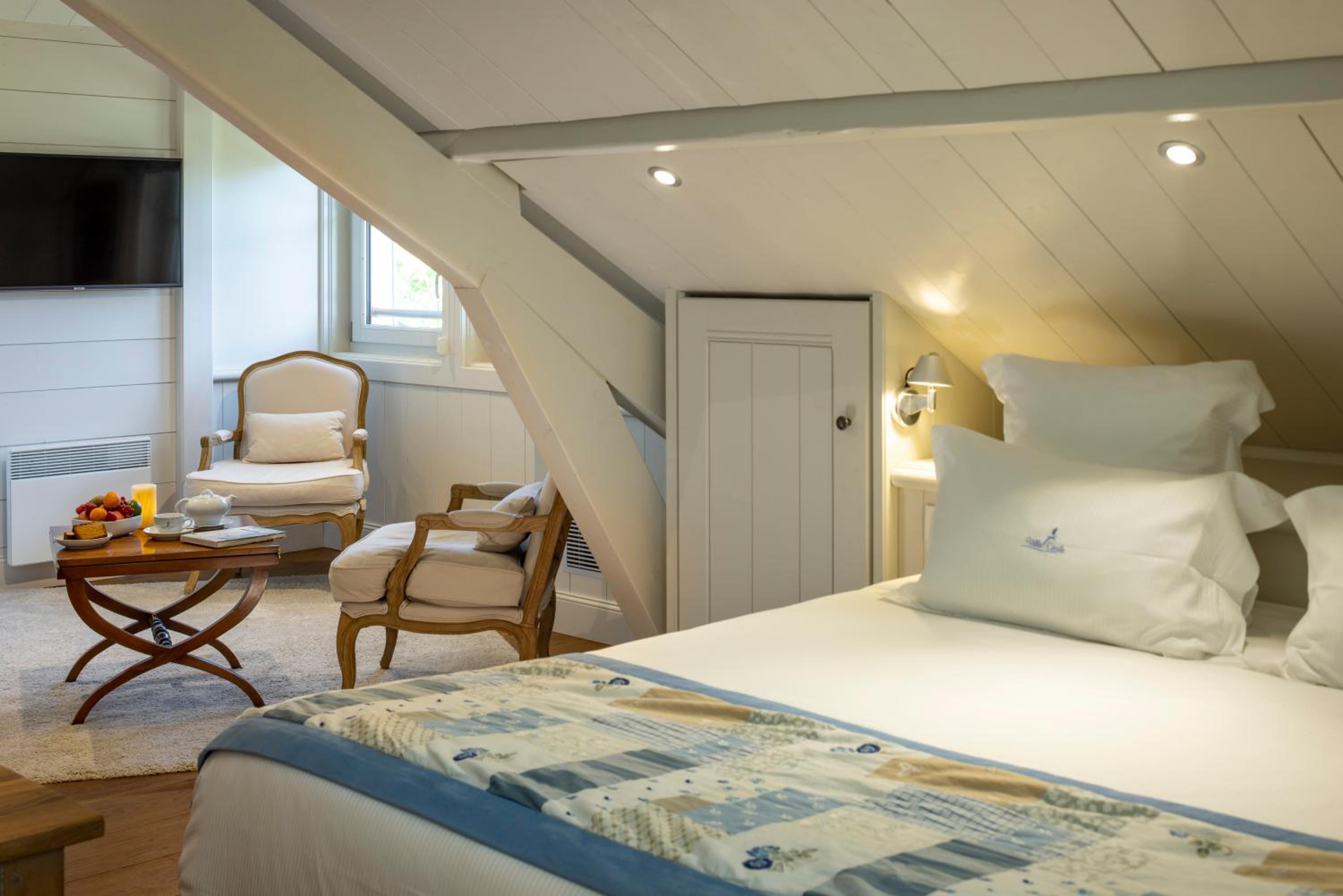 Suite - Photo 2