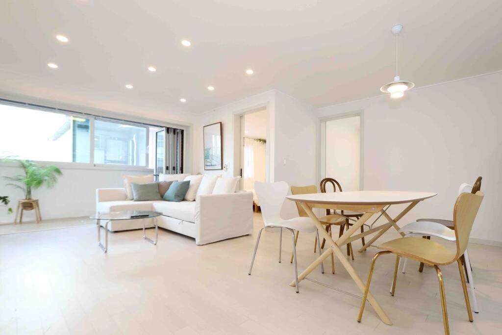 Three-Bedroom Apartment - Photo 4