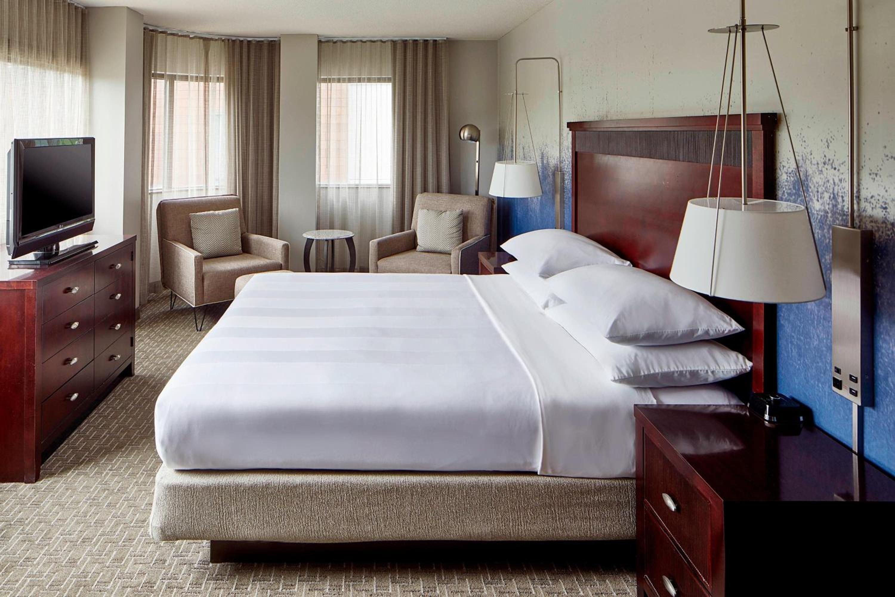 Concierge level, Guest room, 1 King - Photo 1