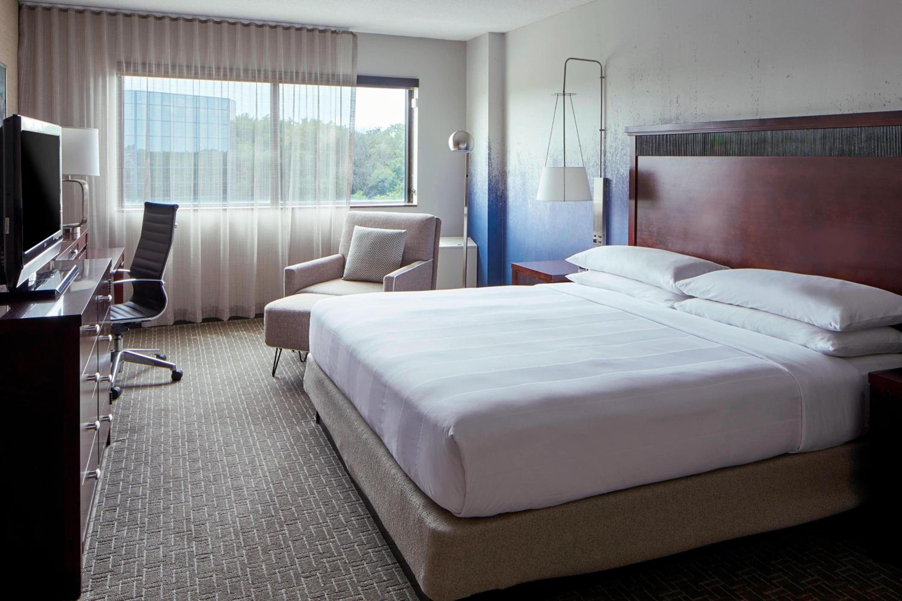 Guest Room, 1 King - Photo 1