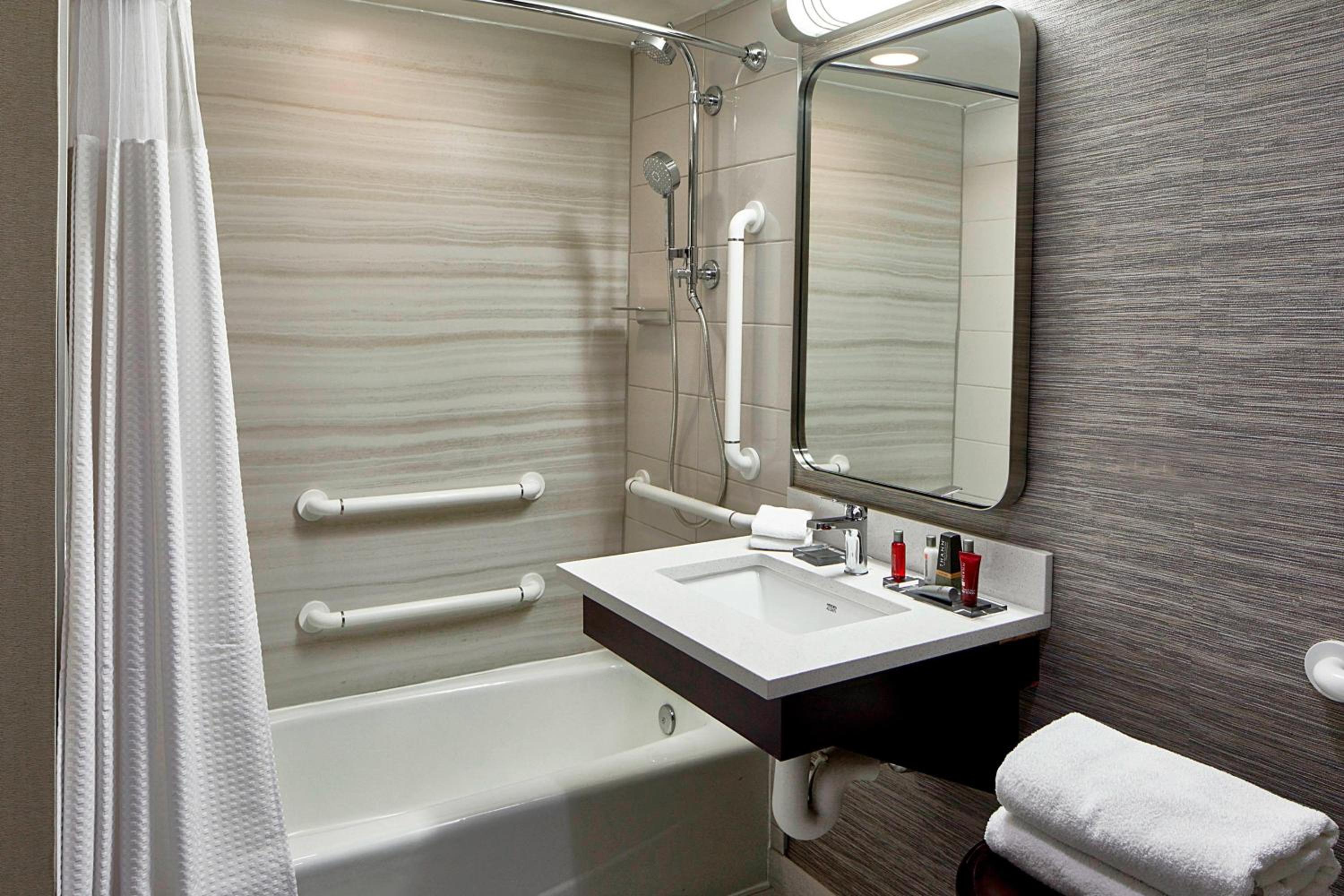 Guest Room, 1 King - Photo 3
