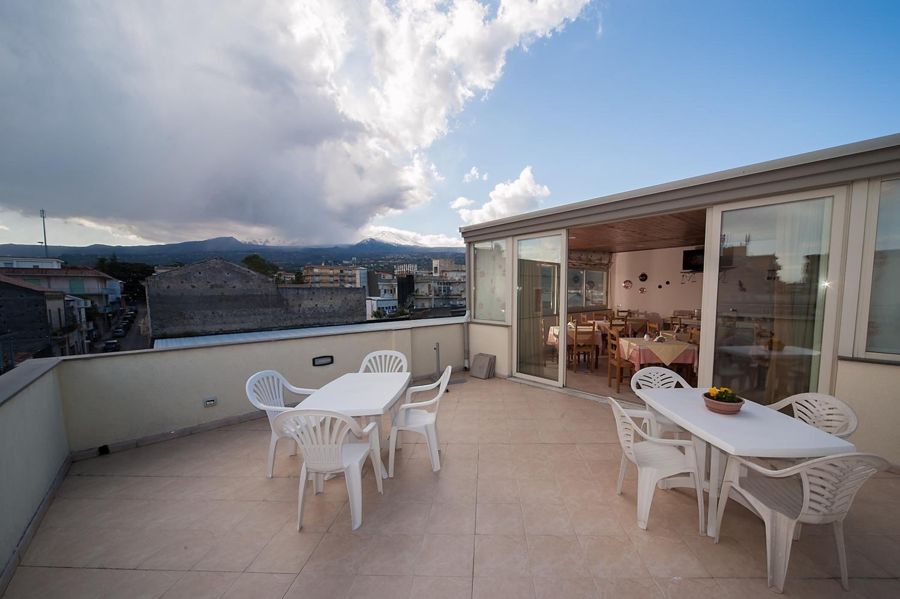 Double or Twin Room with Balcony - Photo 13