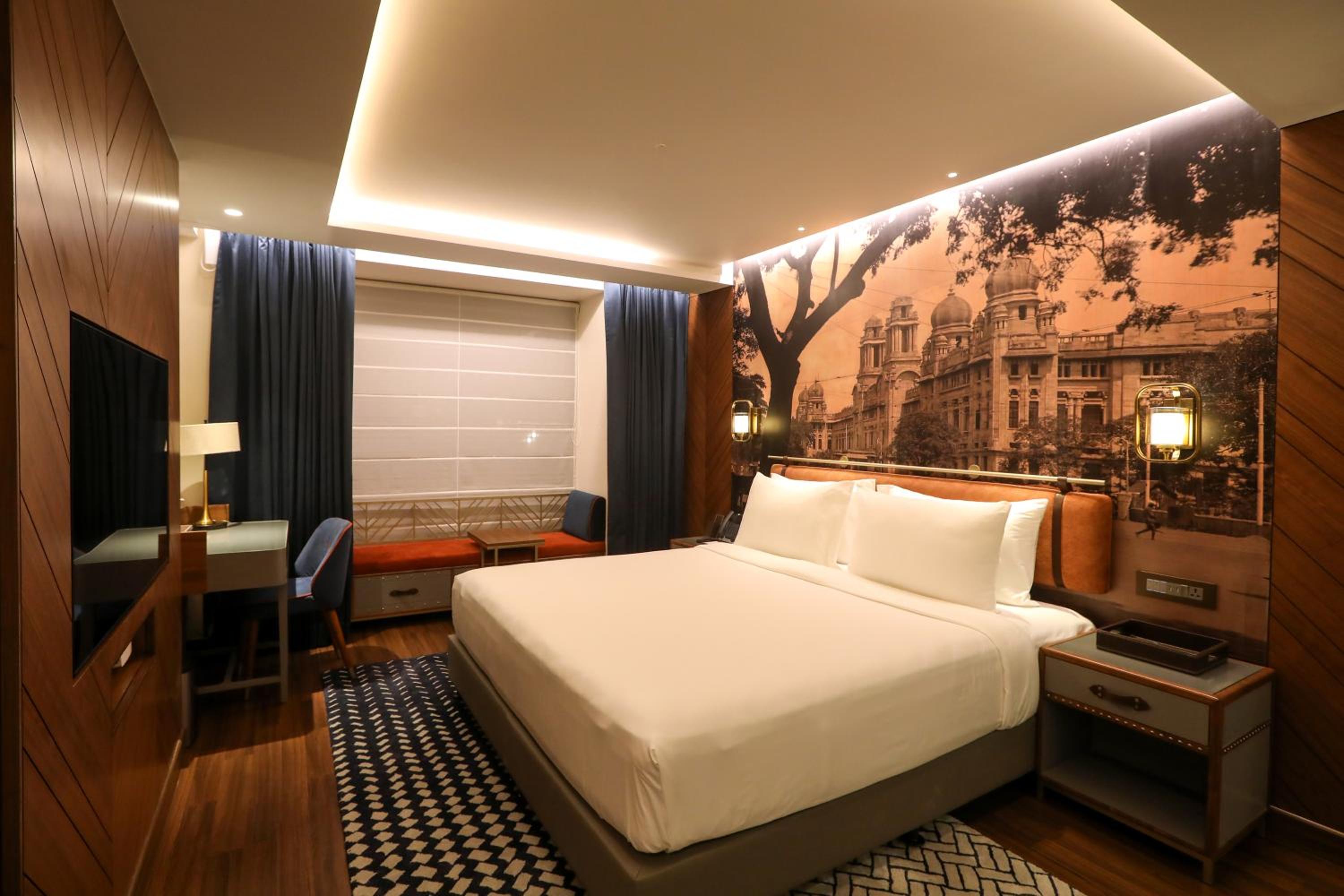 Business Class Room with Airport Transfers - Photo 1