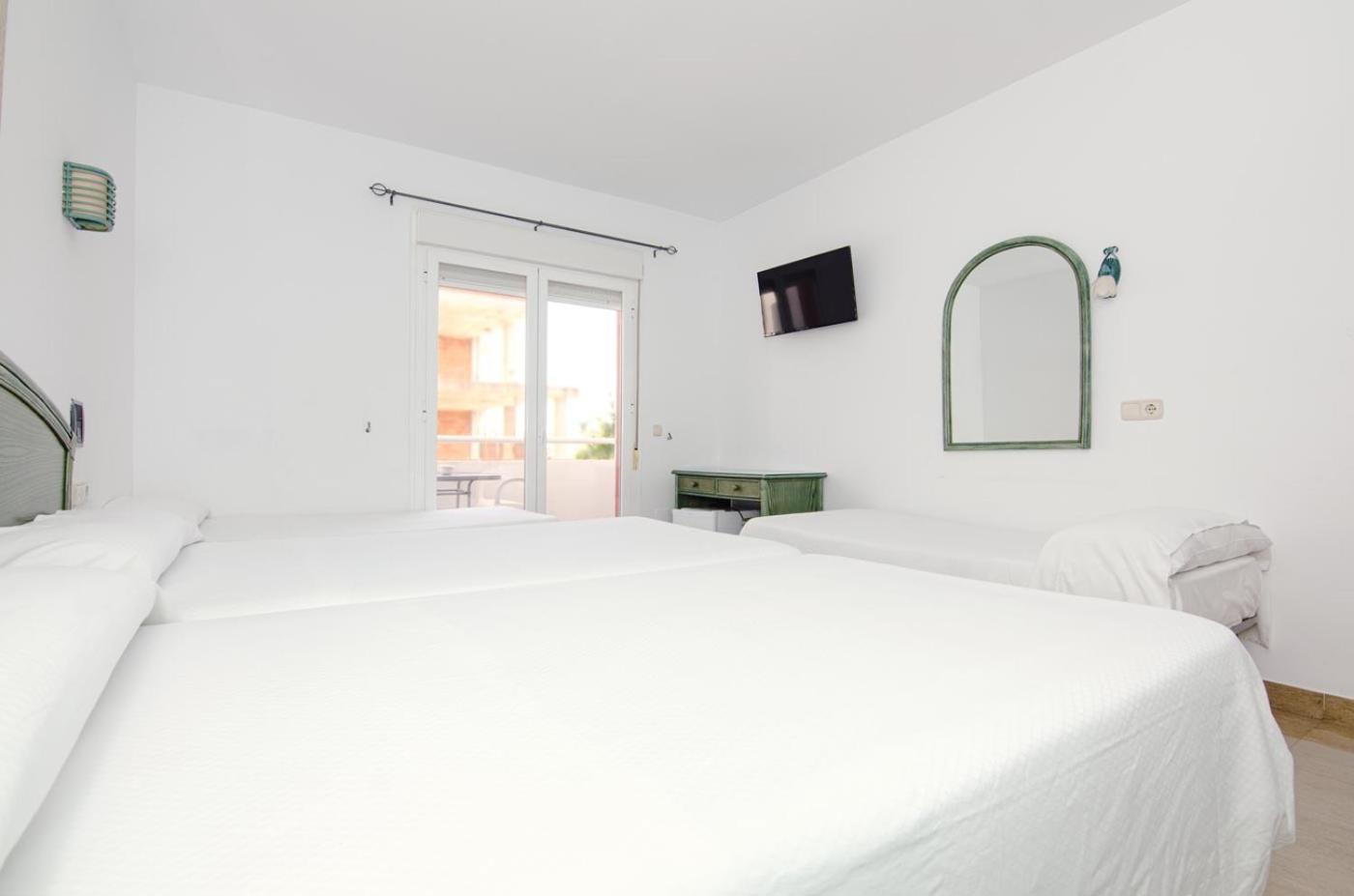 Quadruple Room - Photo 16