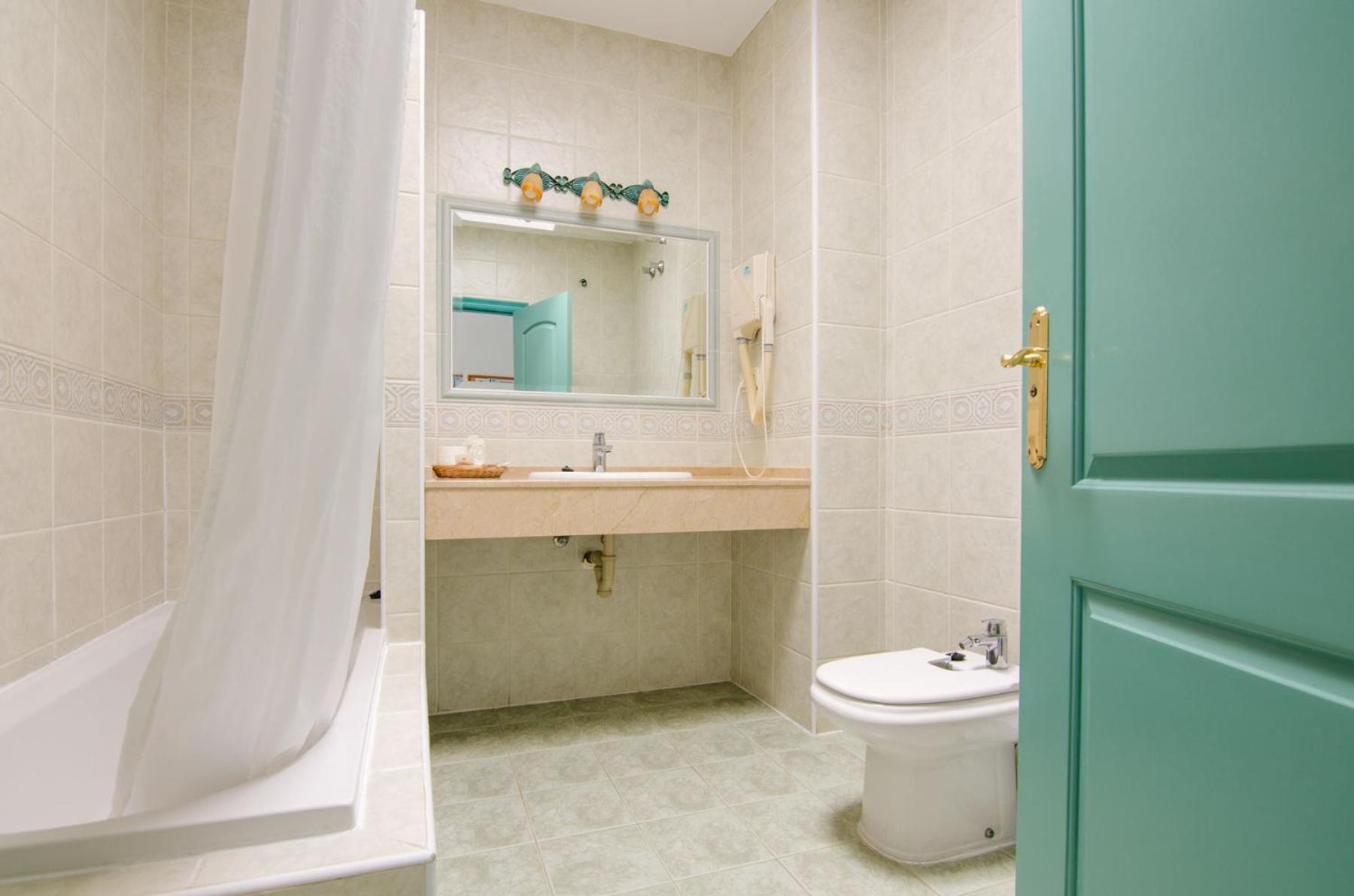 Superior Twin Room - Photo 5