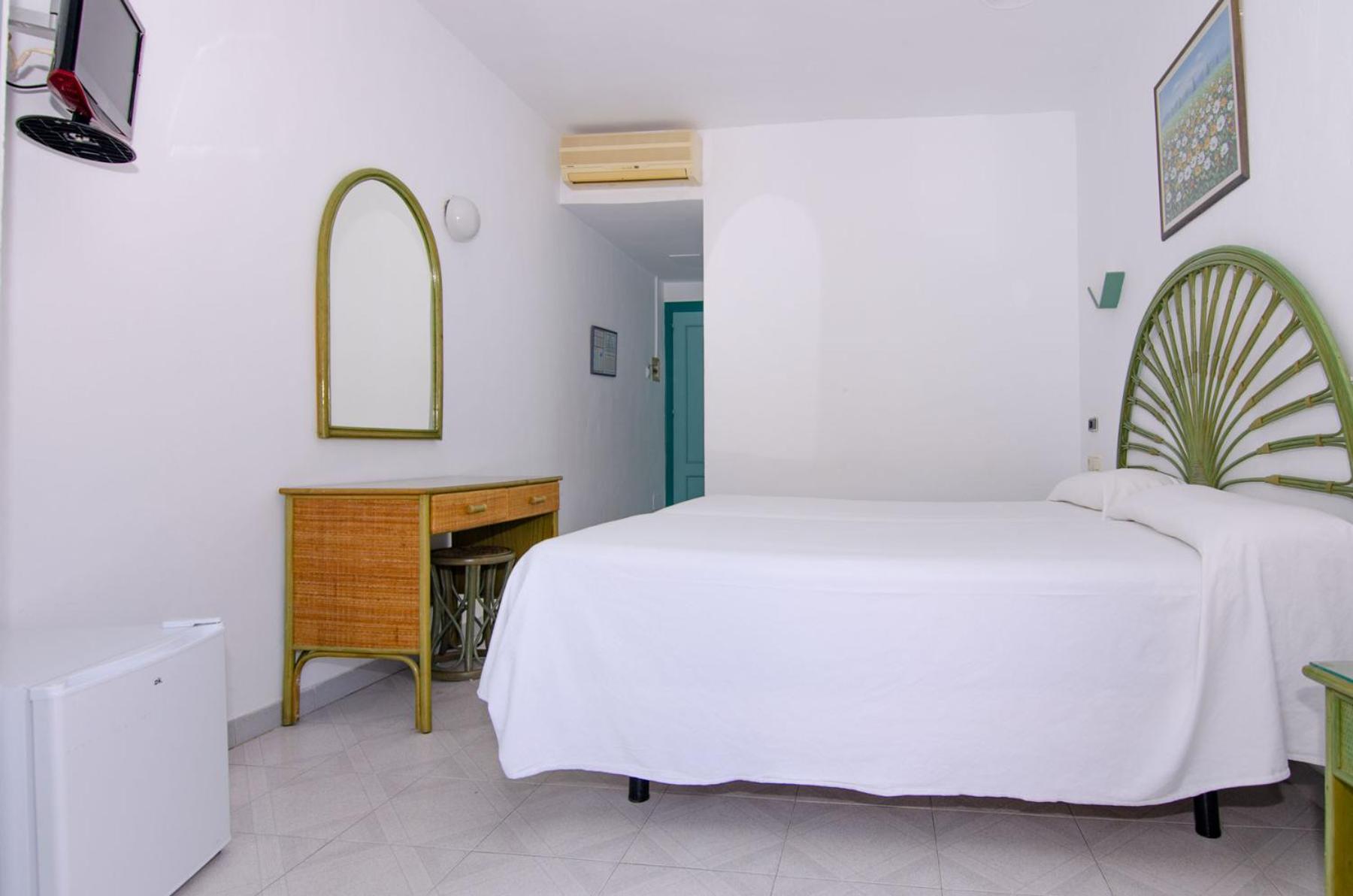 Twin Room - Photo 6