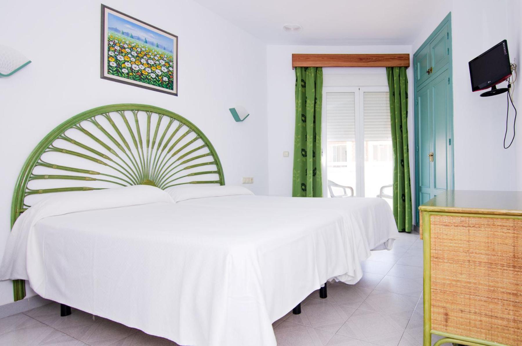 Twin Room - Photo 9