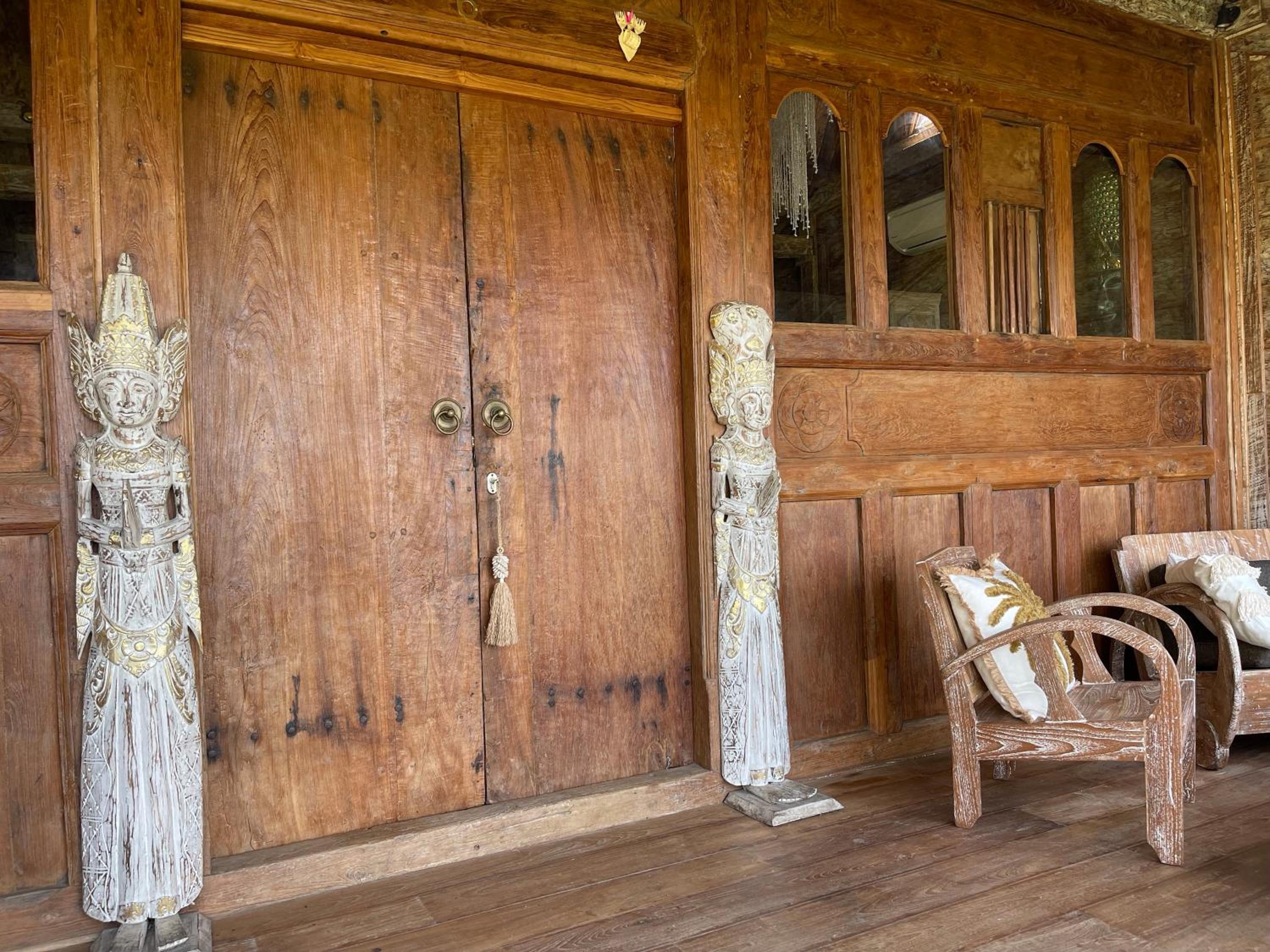 Bungalow - Water Front  - Photo 11