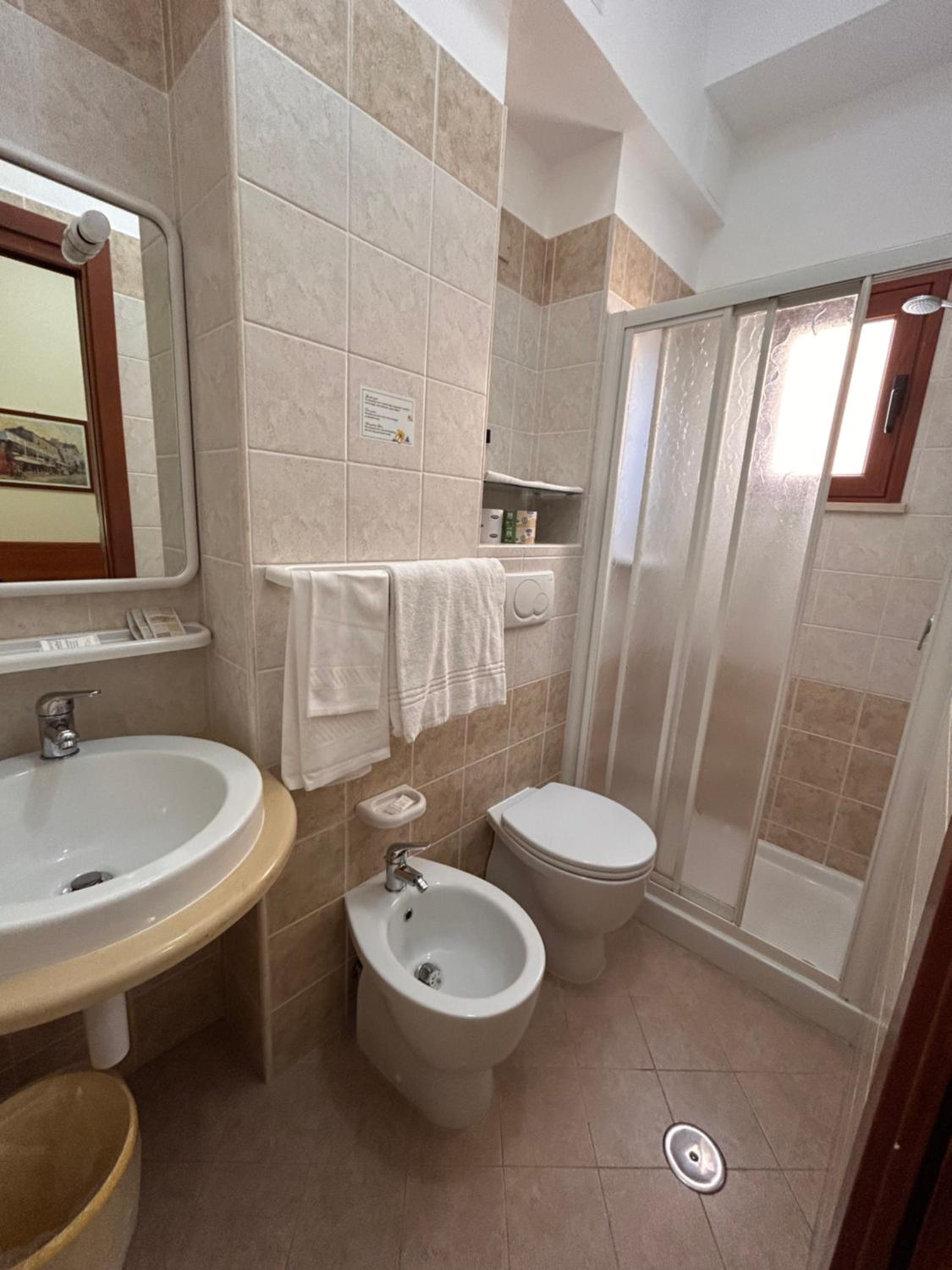 Small Single Room photo 3
