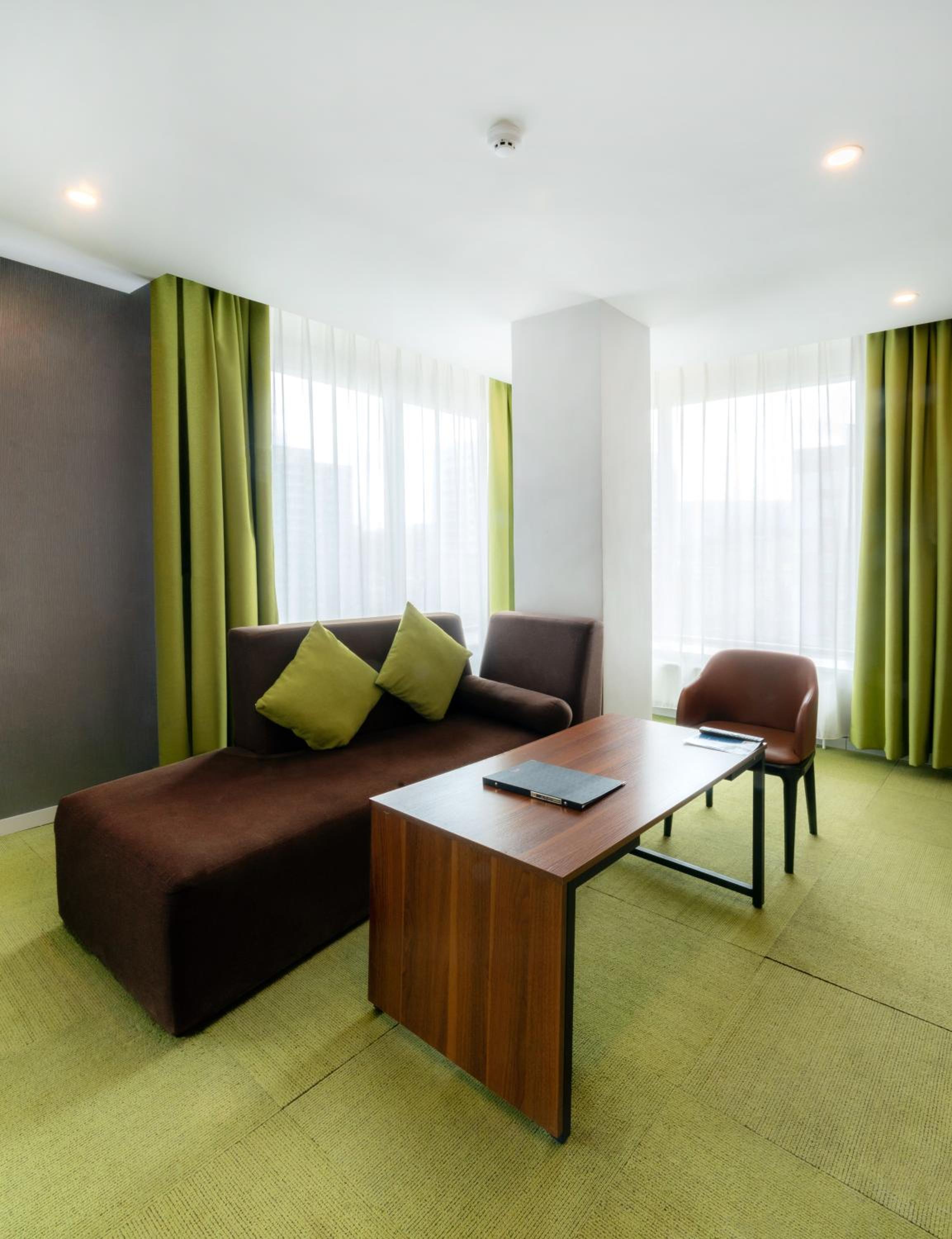 Family Room - Photo 8