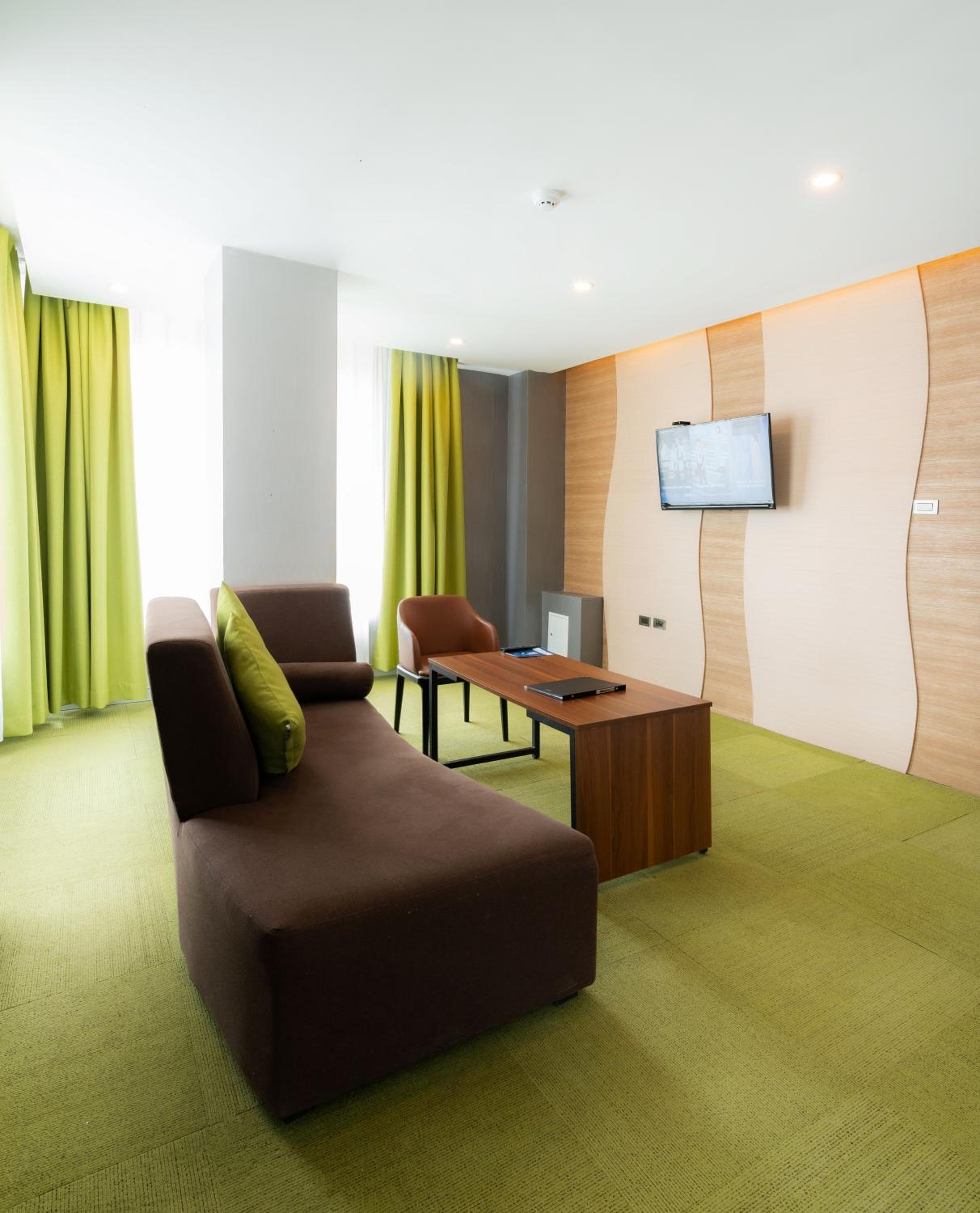 Family Room - Photo 10