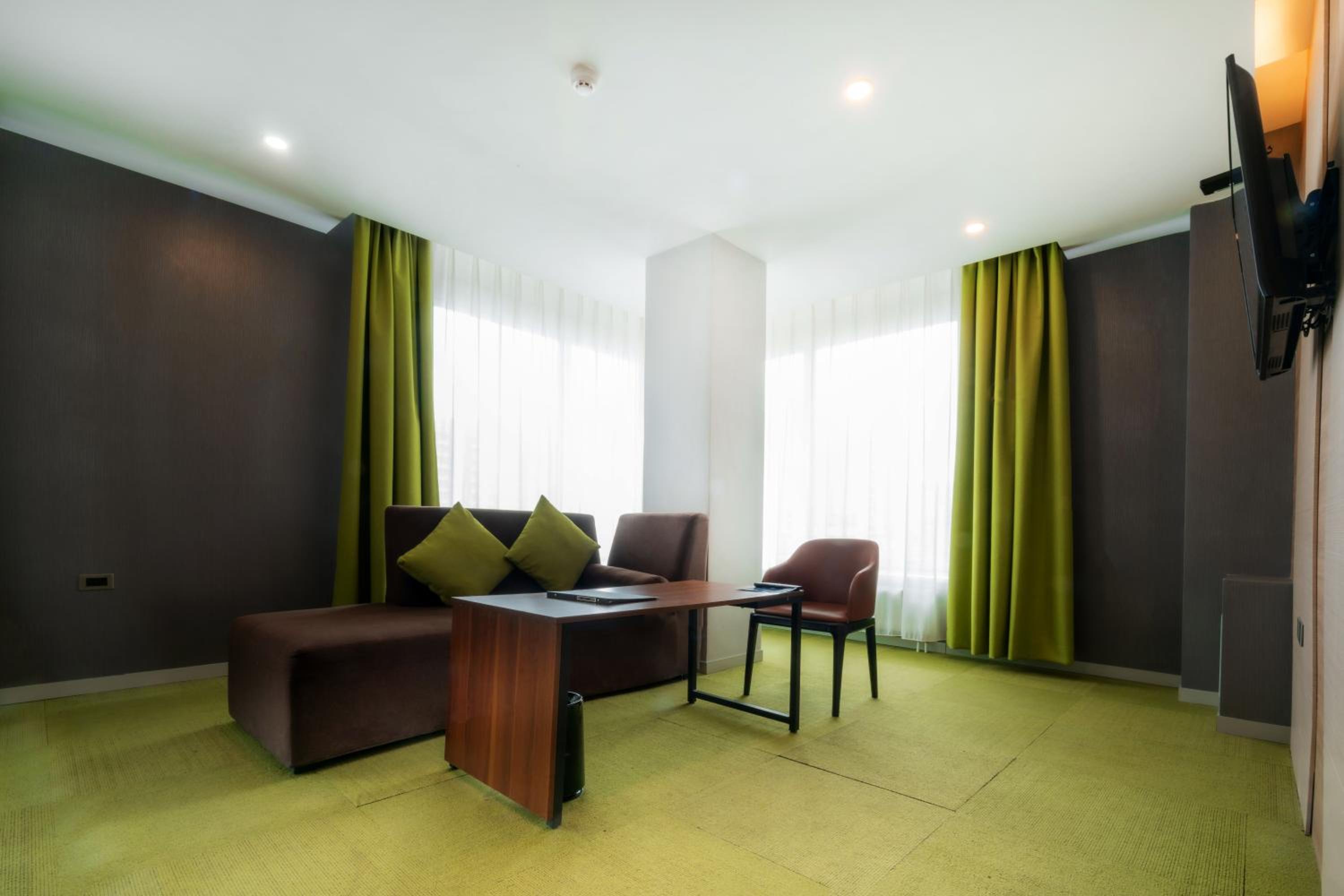 Family Room - Photo 11