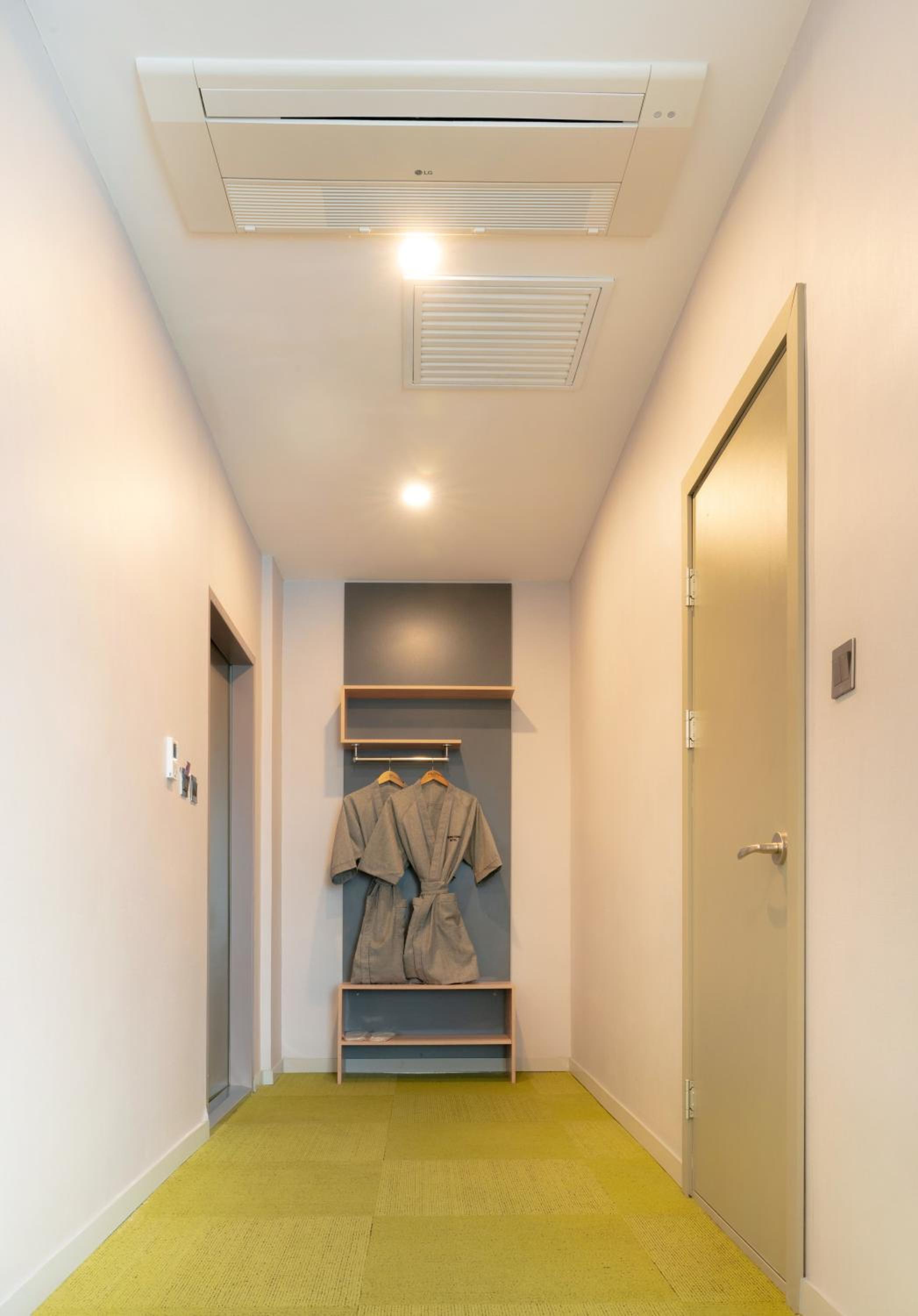 Family Room - Photo 2