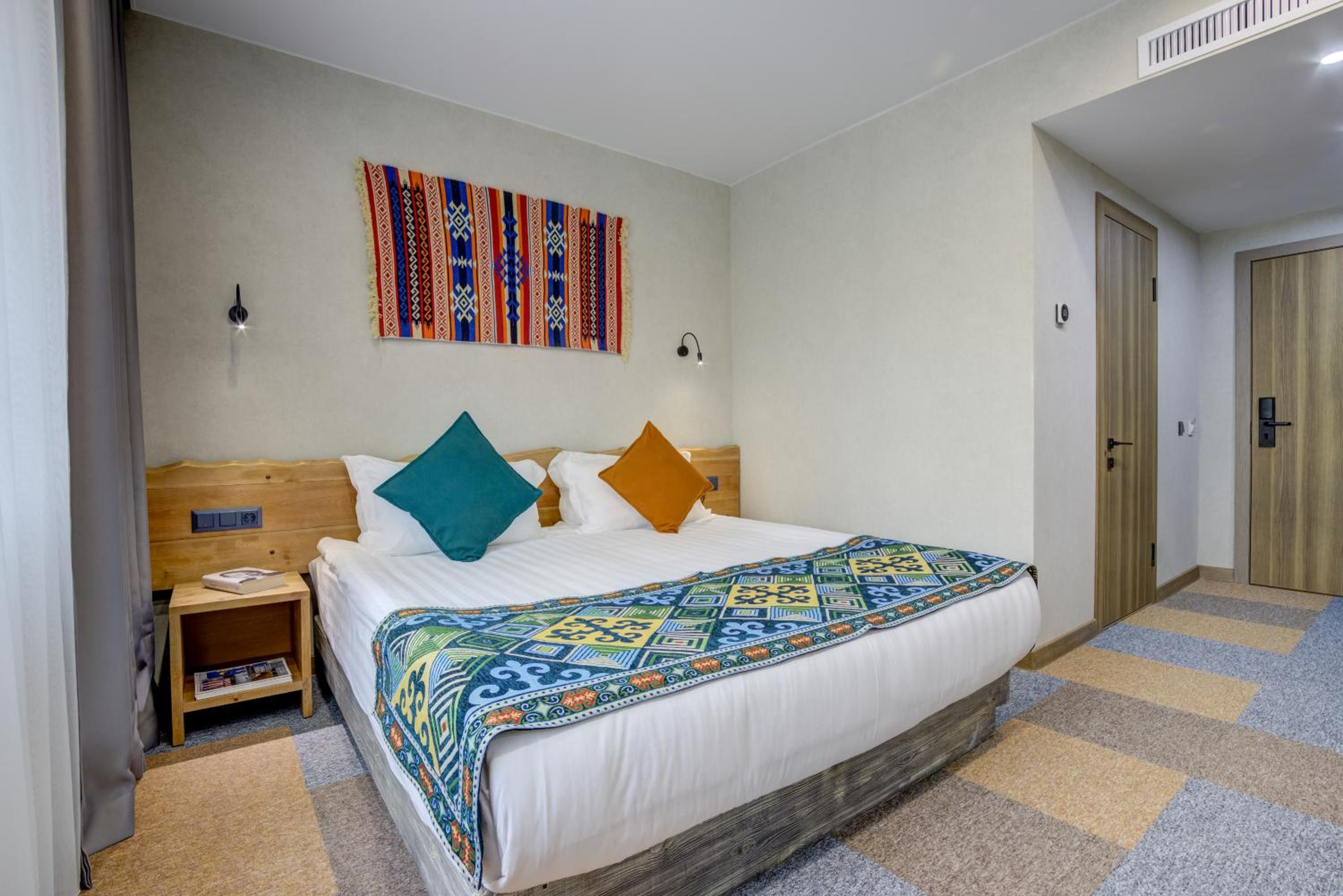 Large Double Room - Photo 6