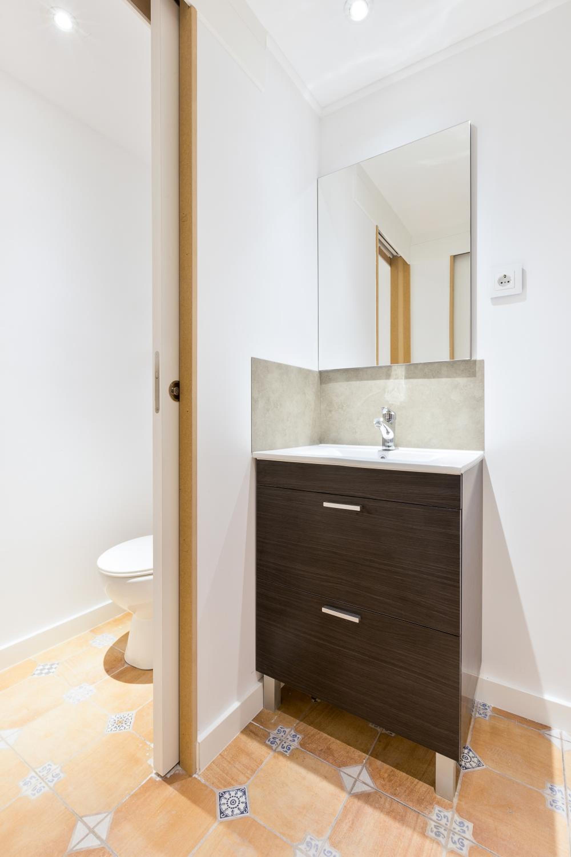 Bed in 4-Bed Female Dormitory Room with Private Bathroom photo 2