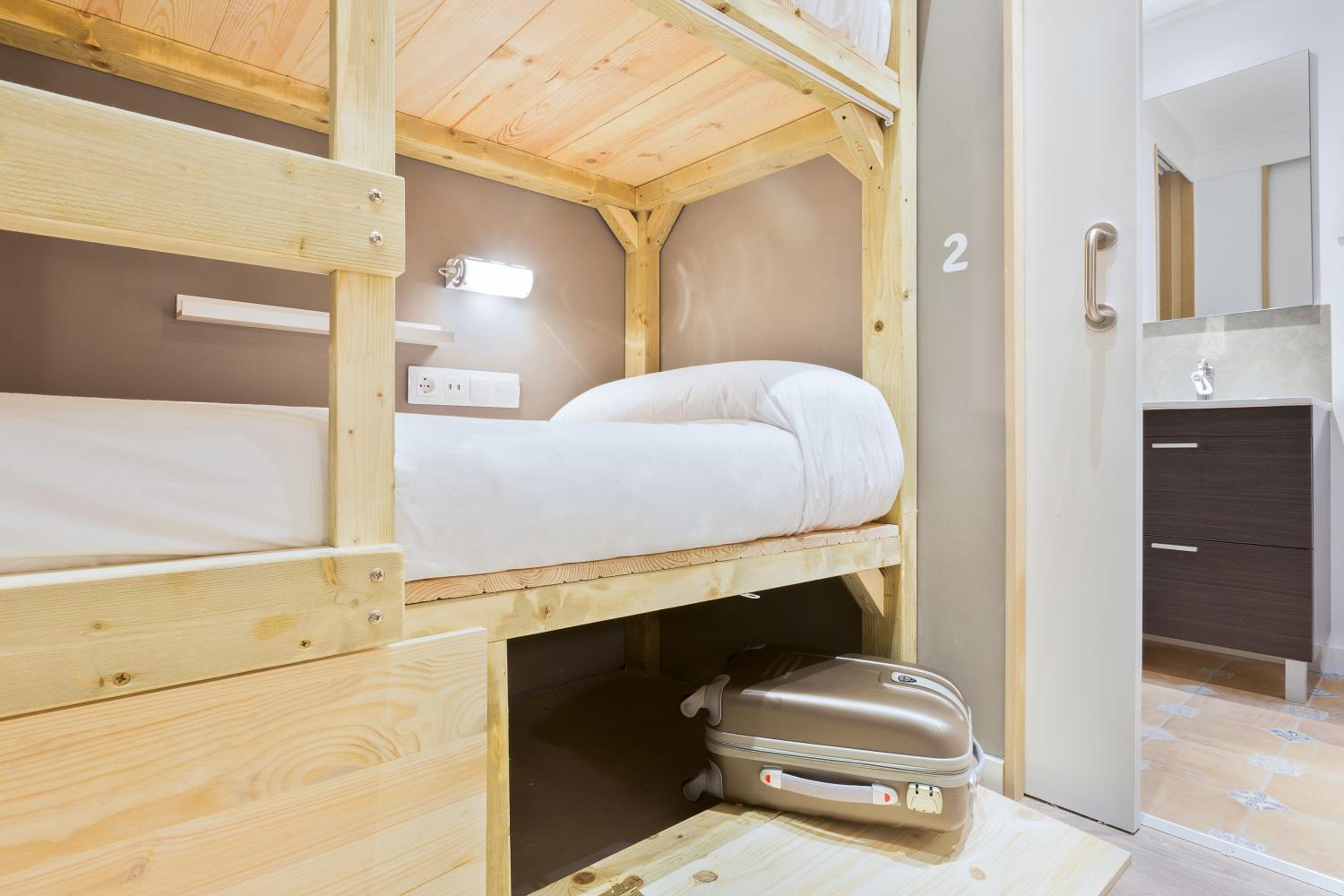 Twin Room with Private Bathroom photo 3