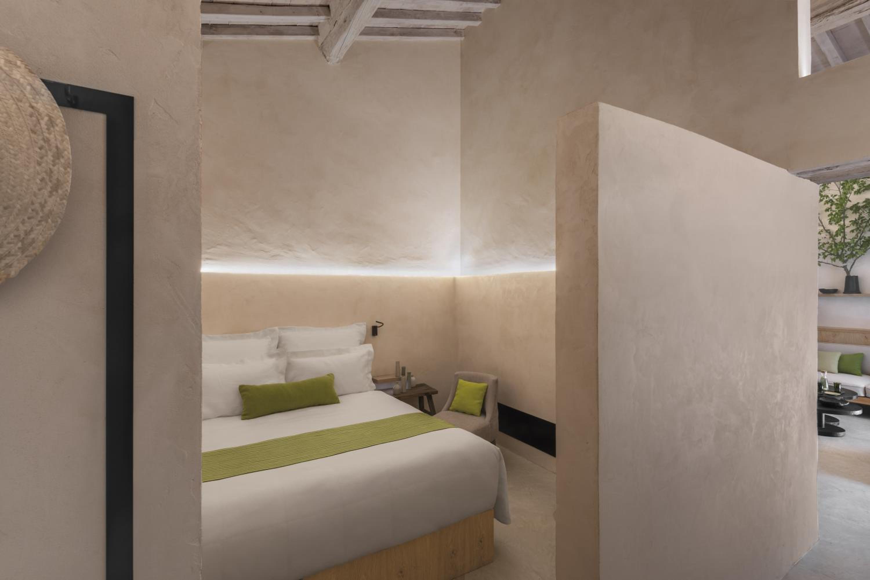 Deluxe Junior Suite photo 3