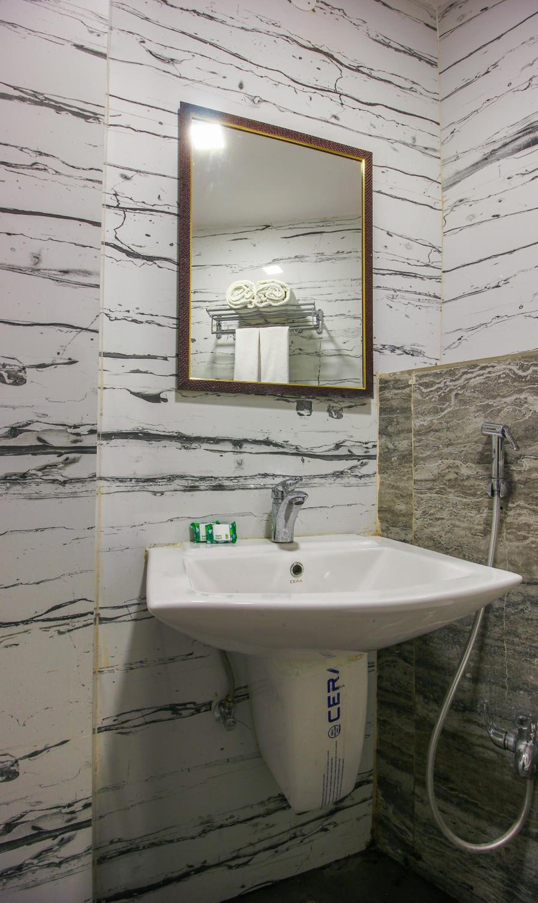Economy Room - Photo 10