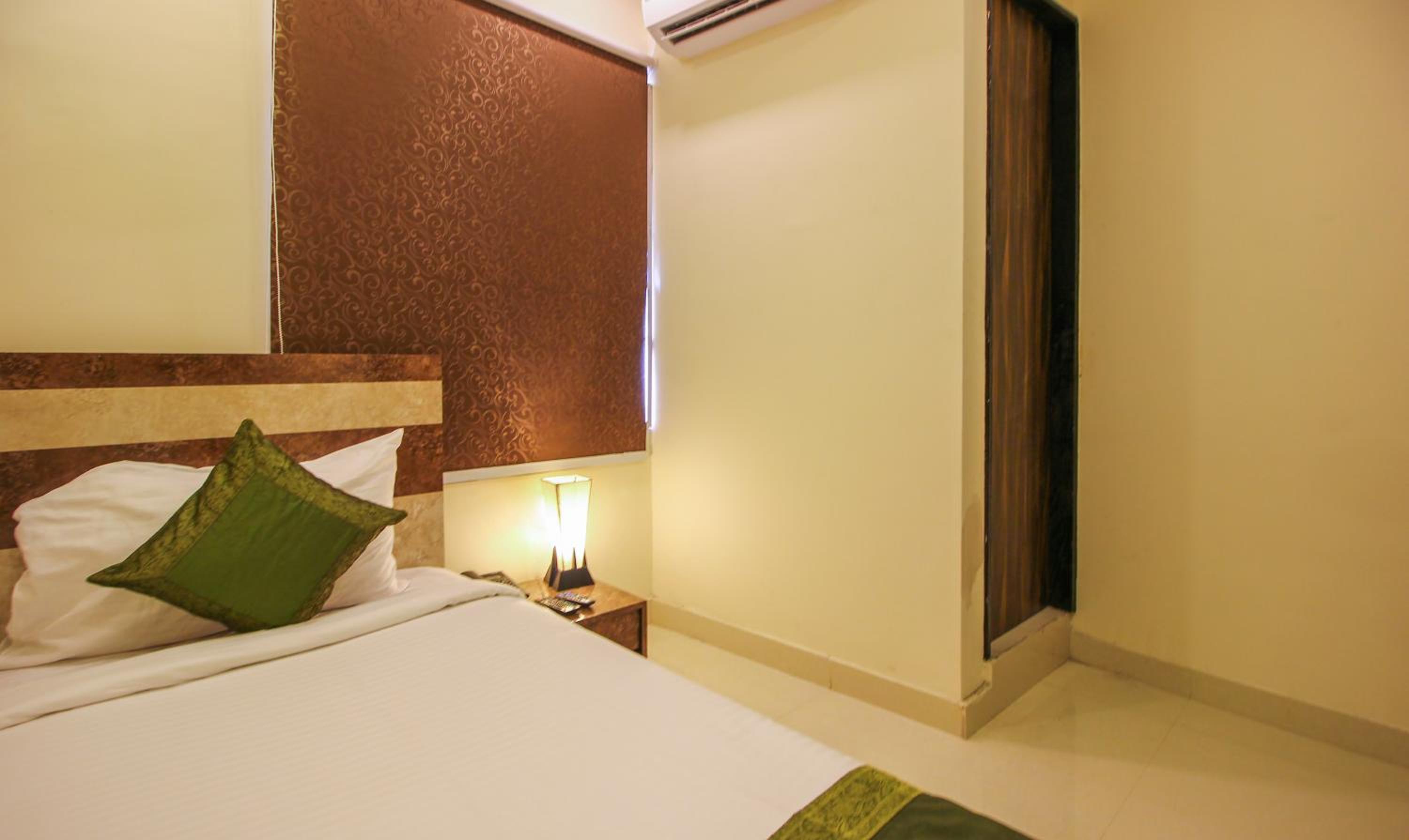 Economy Room - Photo 13