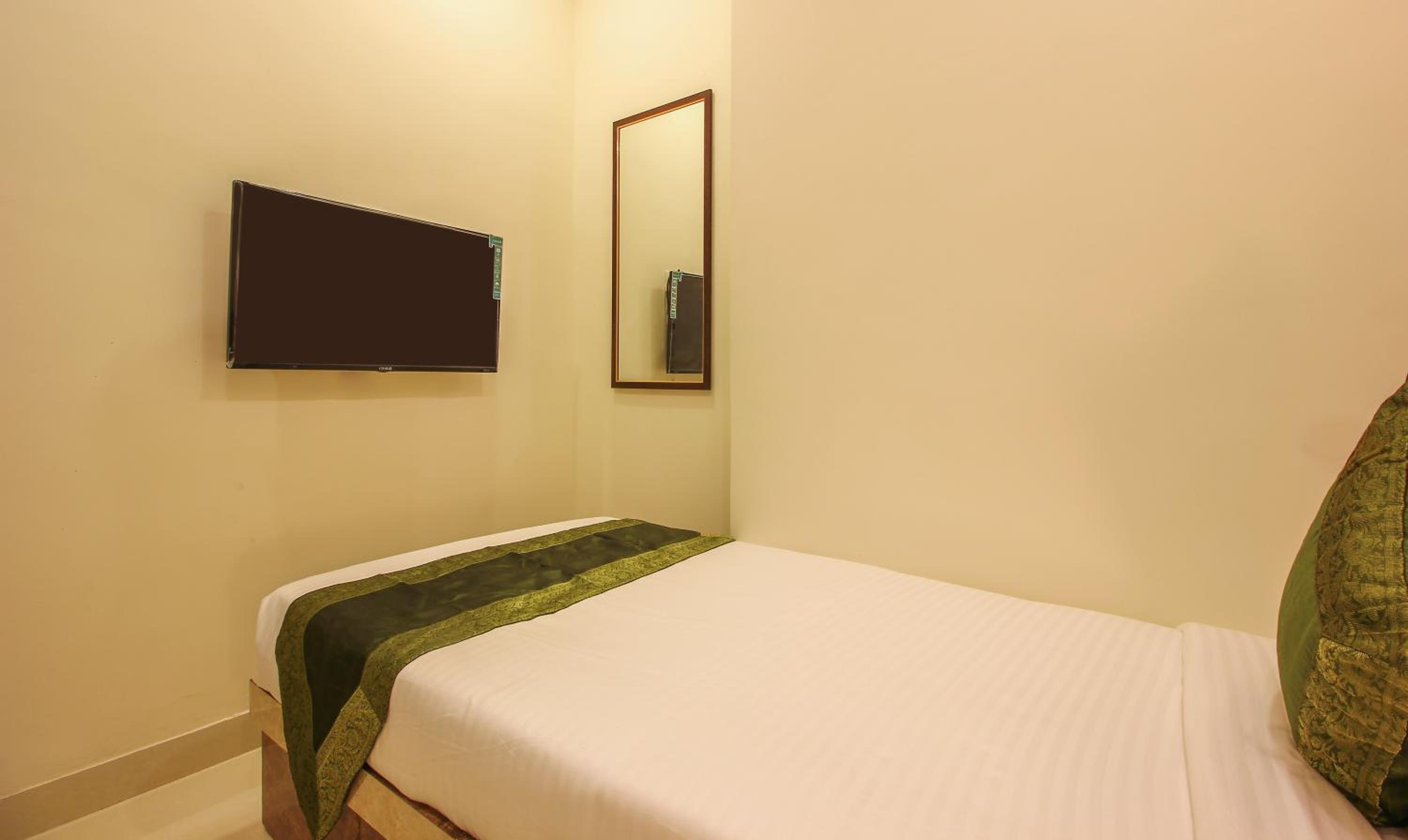 Economy Room - Photo 14
