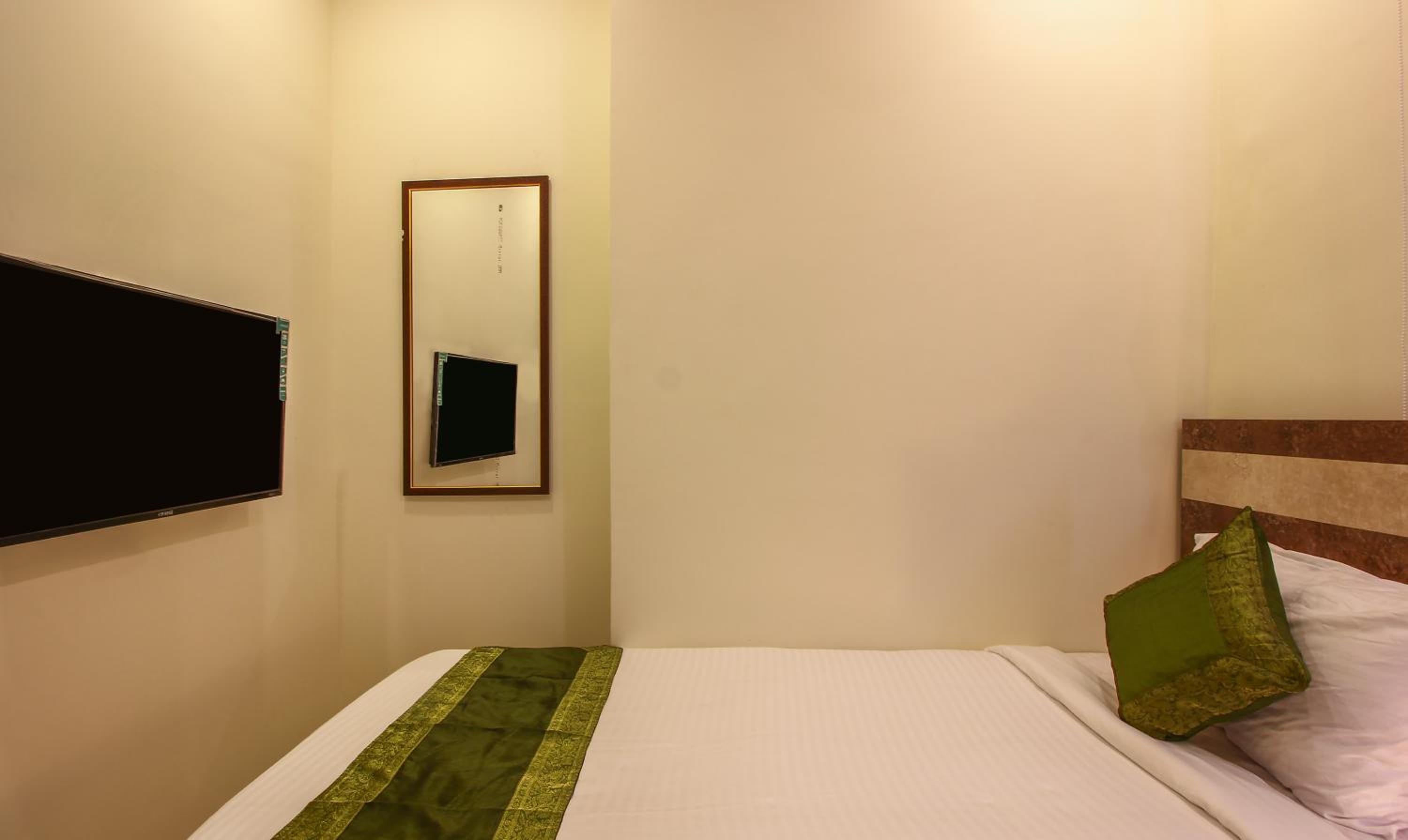 Economy Room - Photo 16