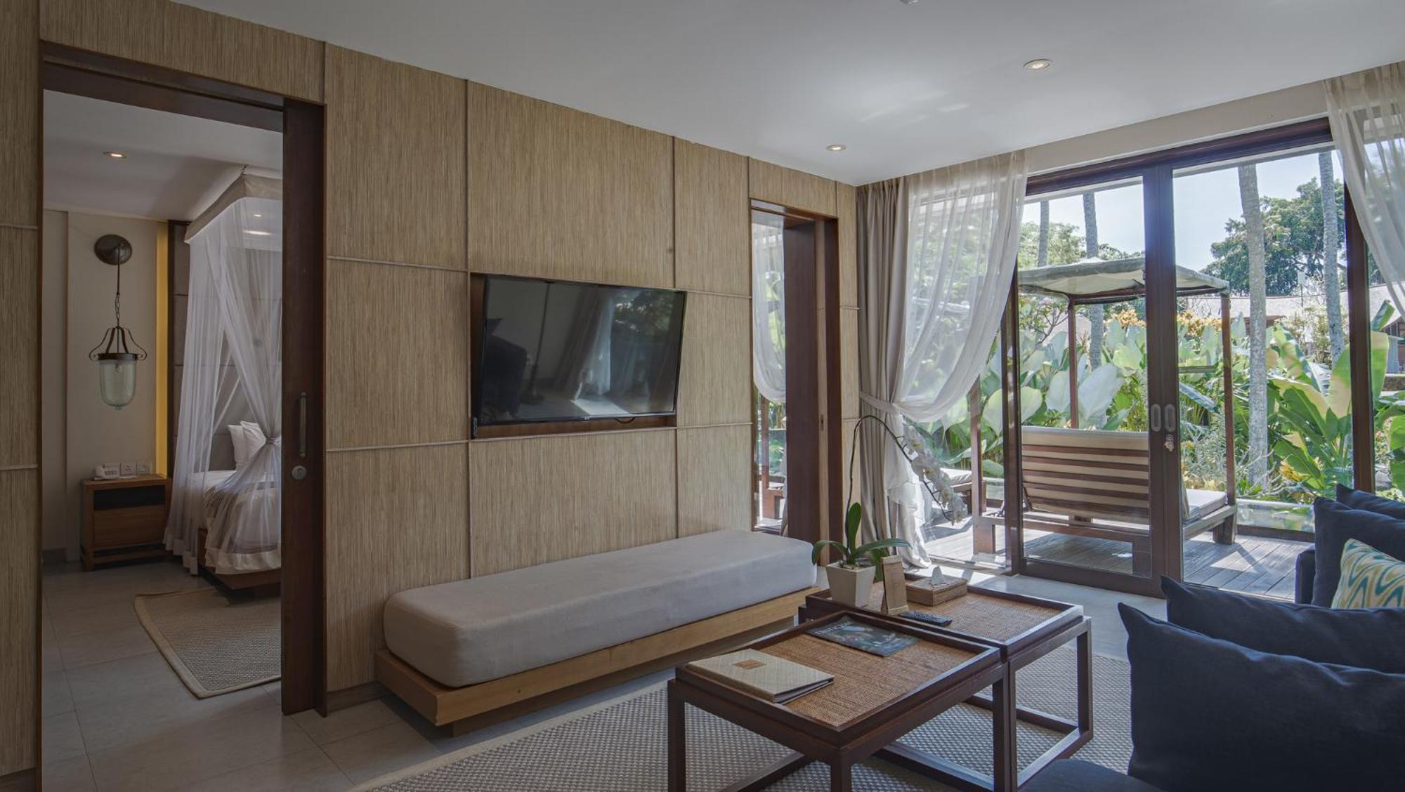 Suite with Pool View with Free One-time 30 Minutes Spa for 2 Person  photo 2