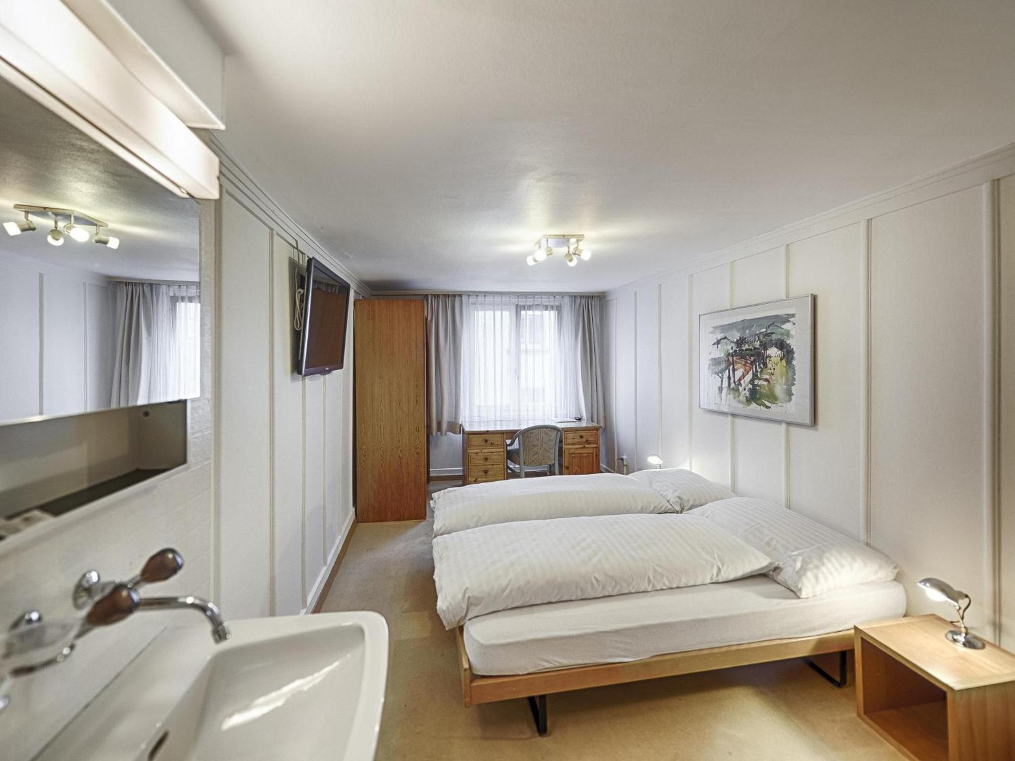 Double Room with Shared Bathroom photo 2