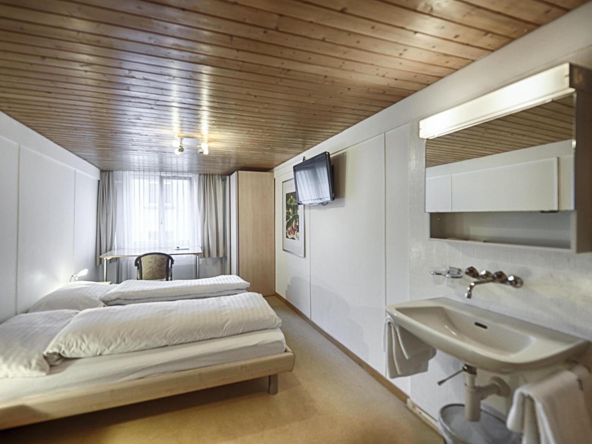 Double Room with Shared Bathroom photo 3