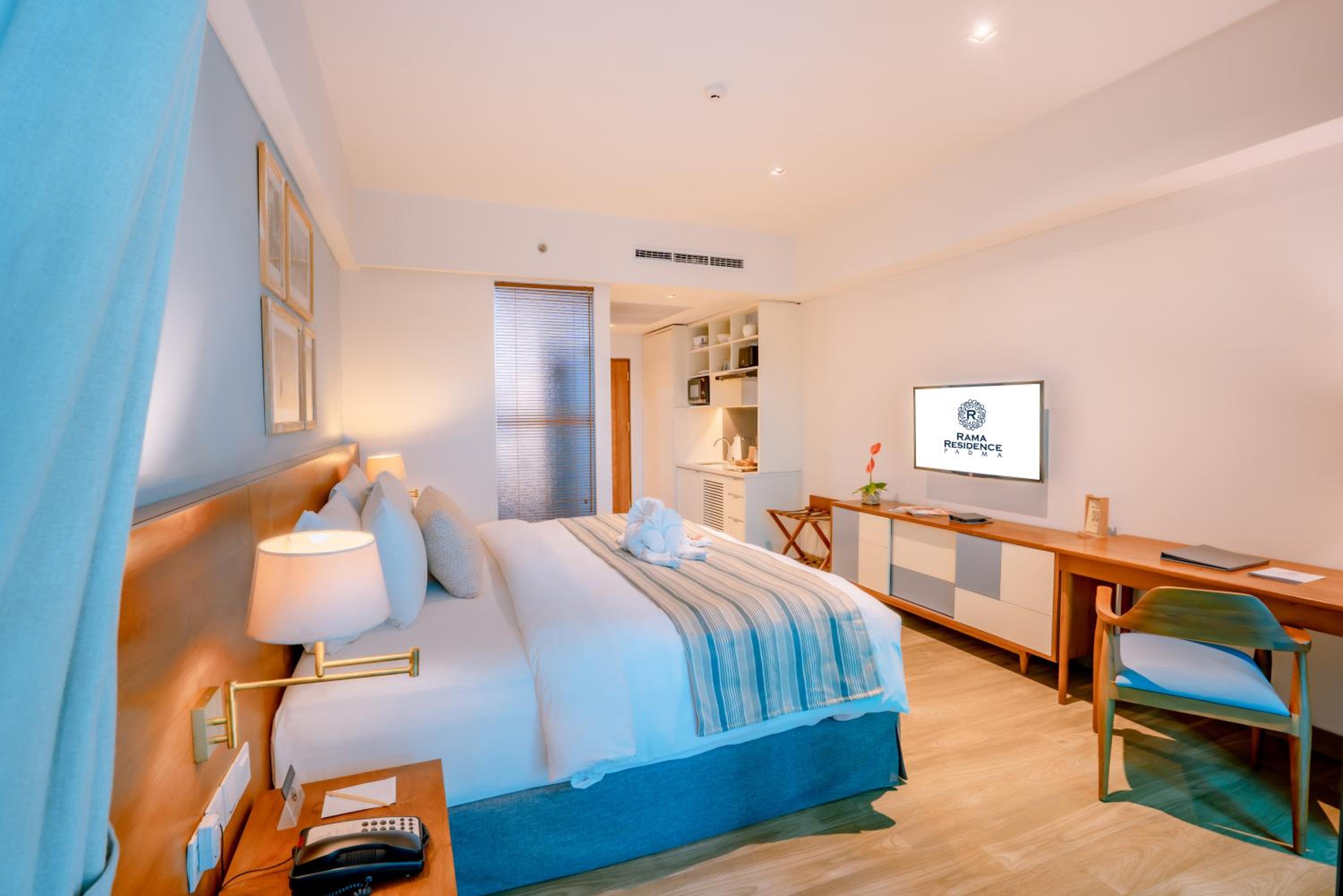 Premier Studio Room with Fully Equipped Kitchenette