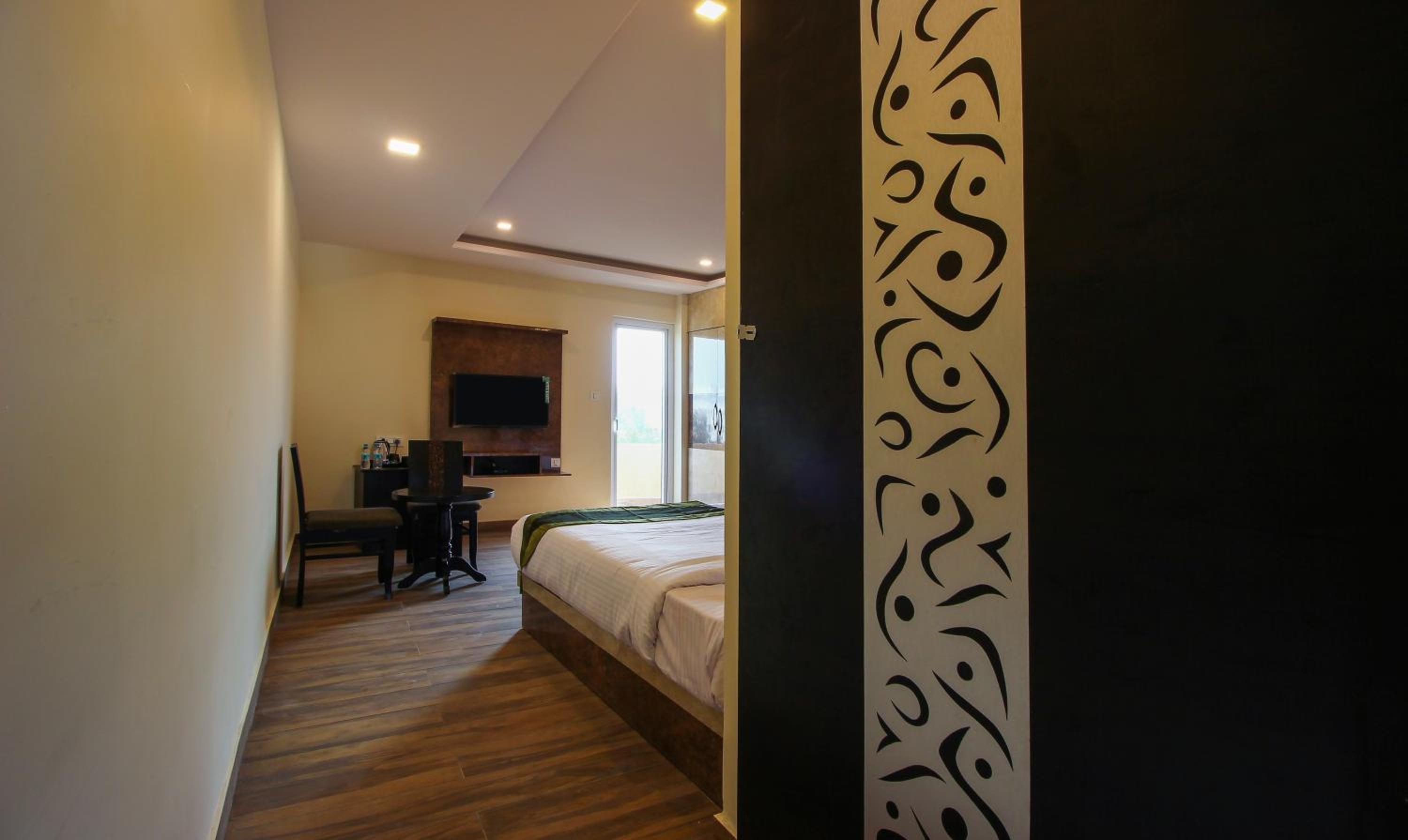 Deluxe Room - Photo 12