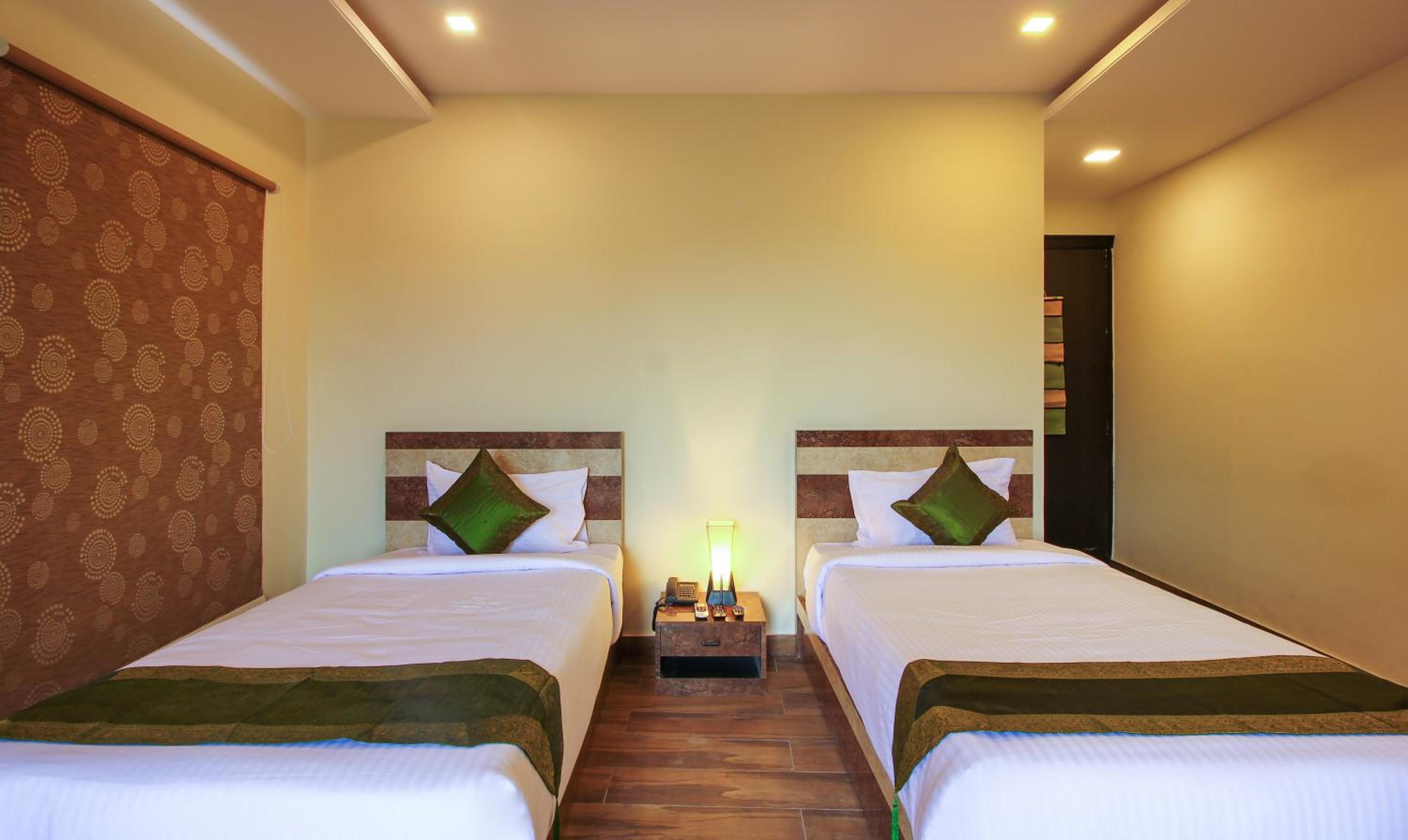 Deluxe Room - Photo 11