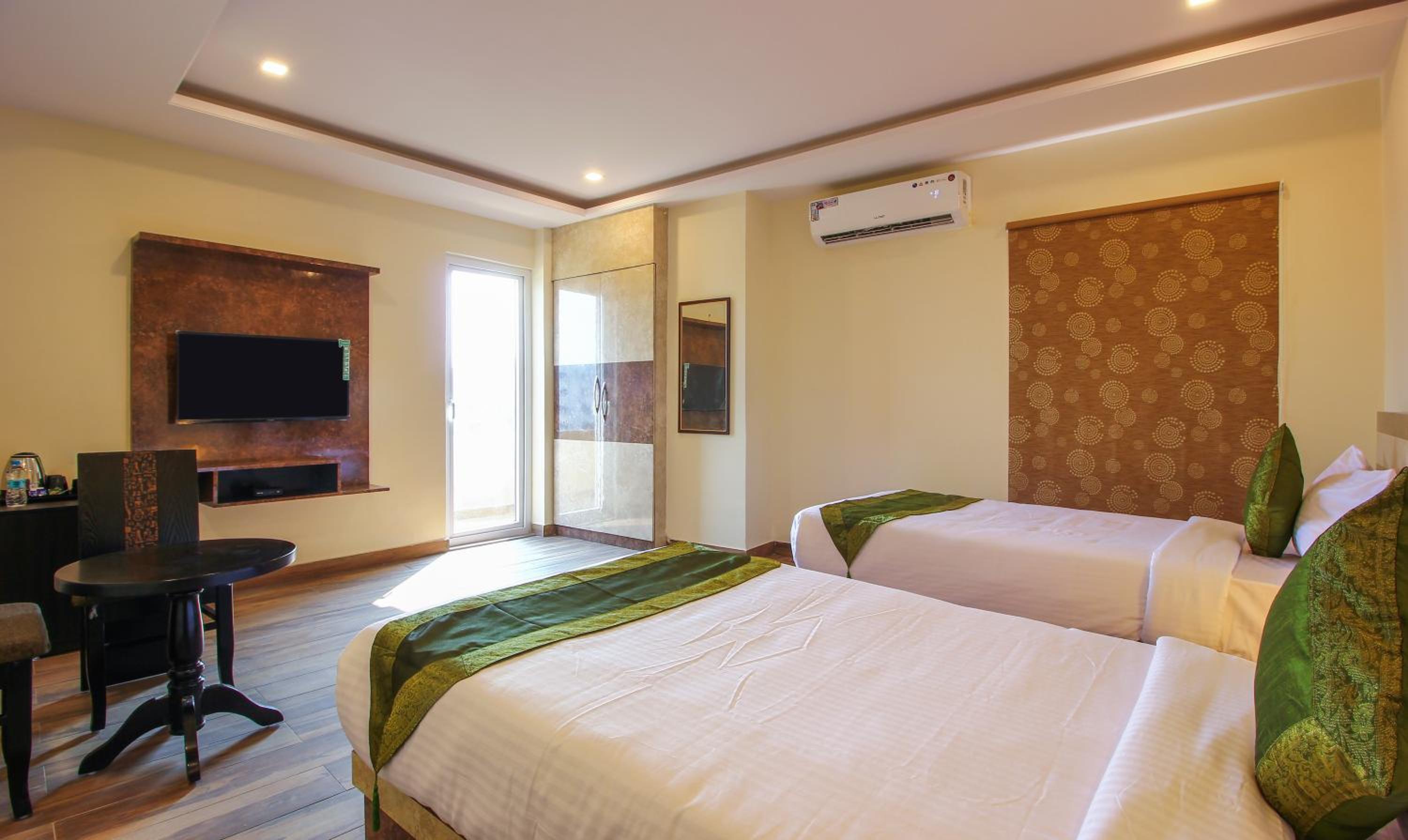 Deluxe Room - Photo 9