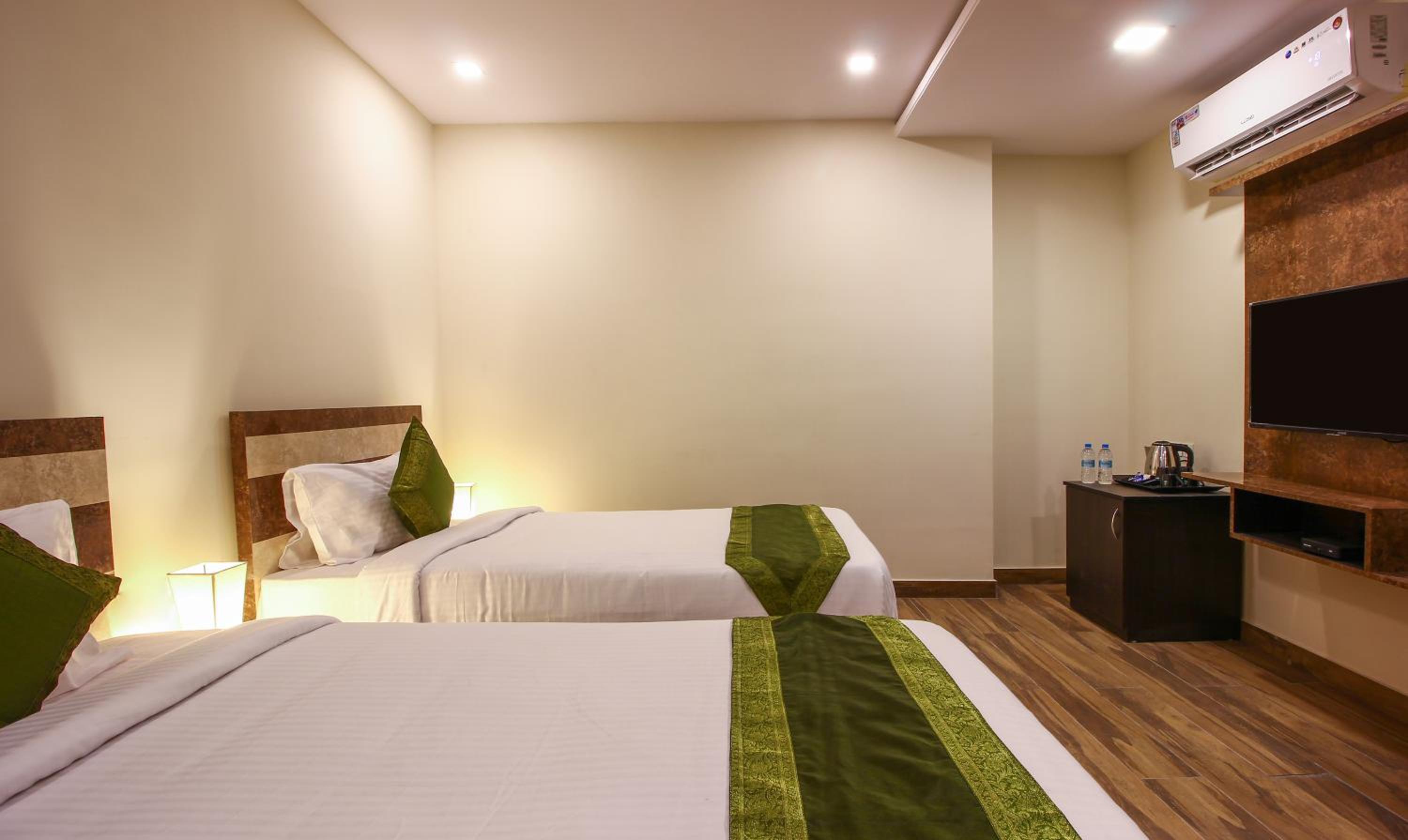 Deluxe Room - Photo 8