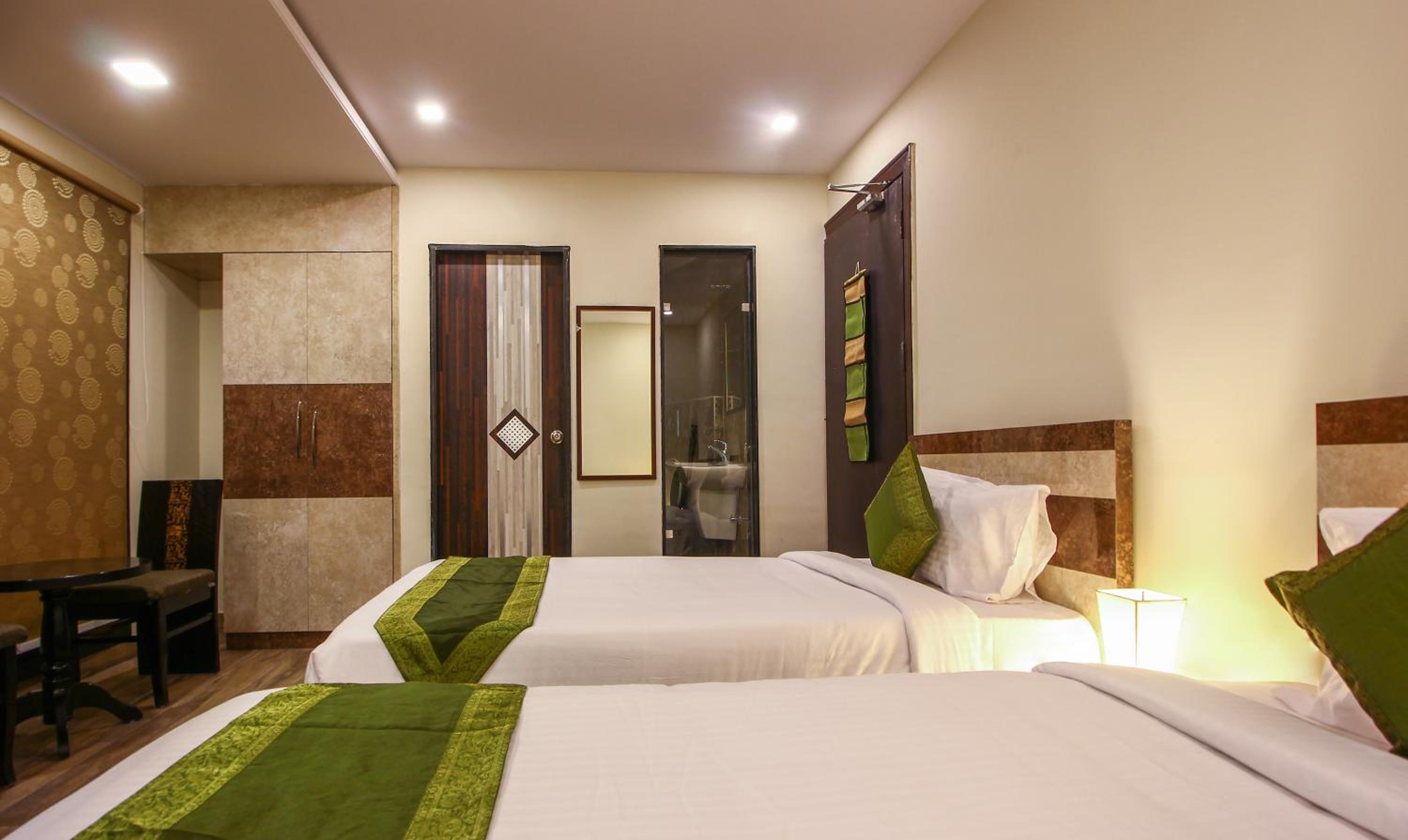 Deluxe Room - Photo 6