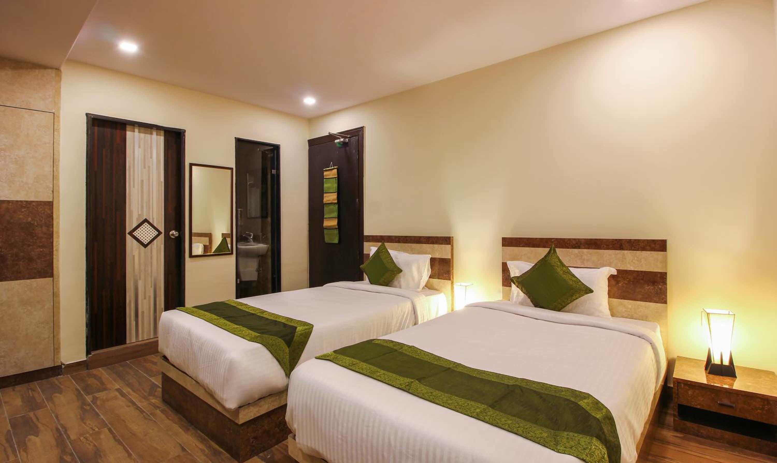 Deluxe Room - Photo 5