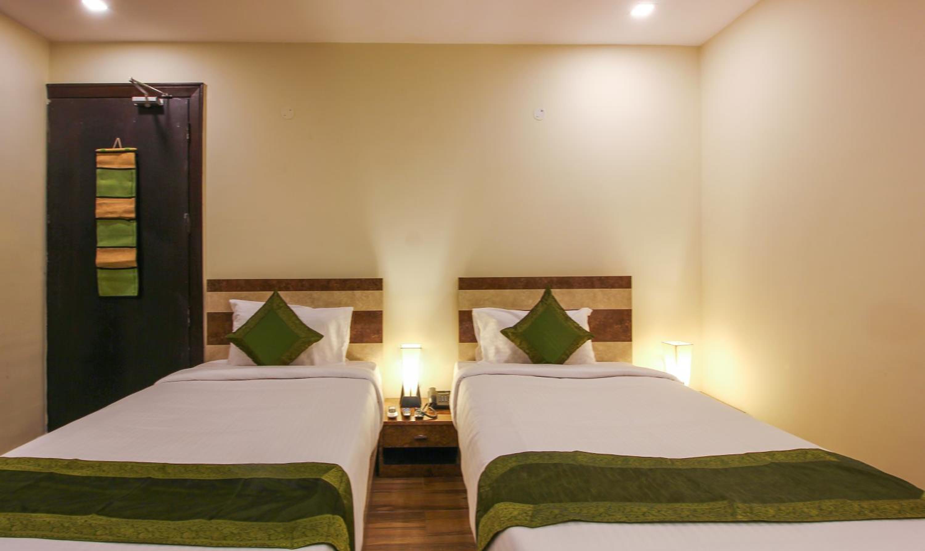 Deluxe Room - Photo 18