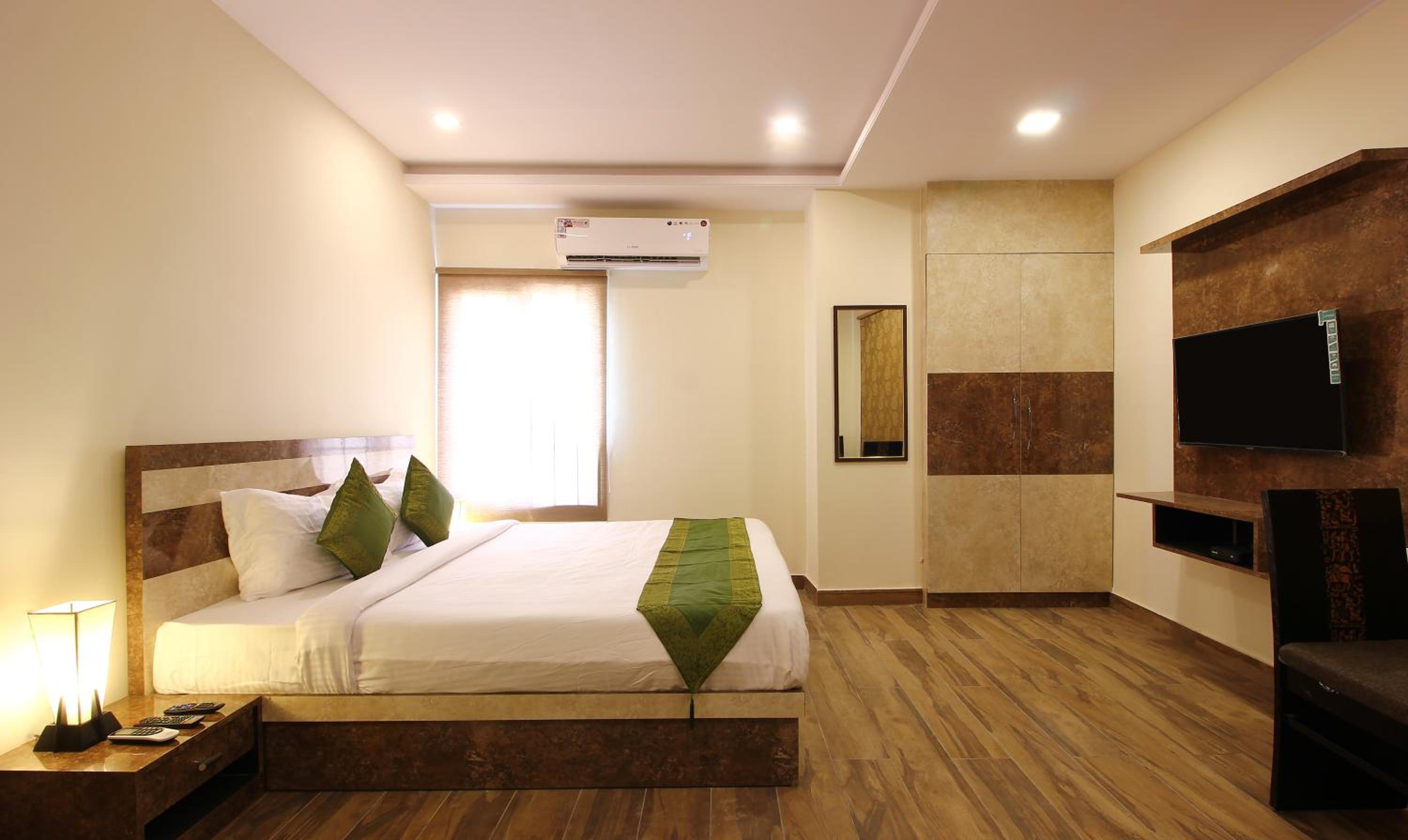 Deluxe Room - Photo 21