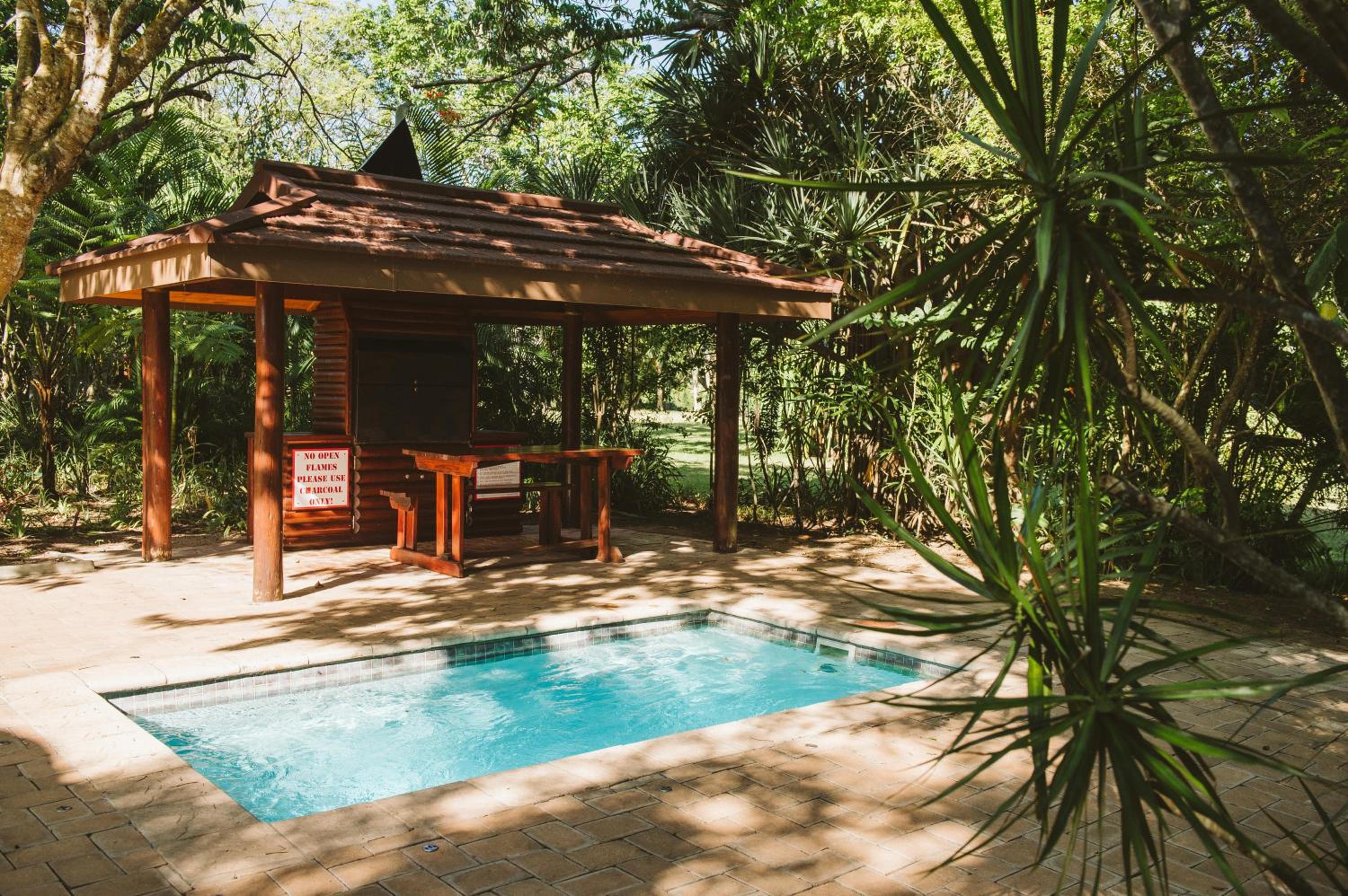 Bungalow with Splash Pool - Photo 8