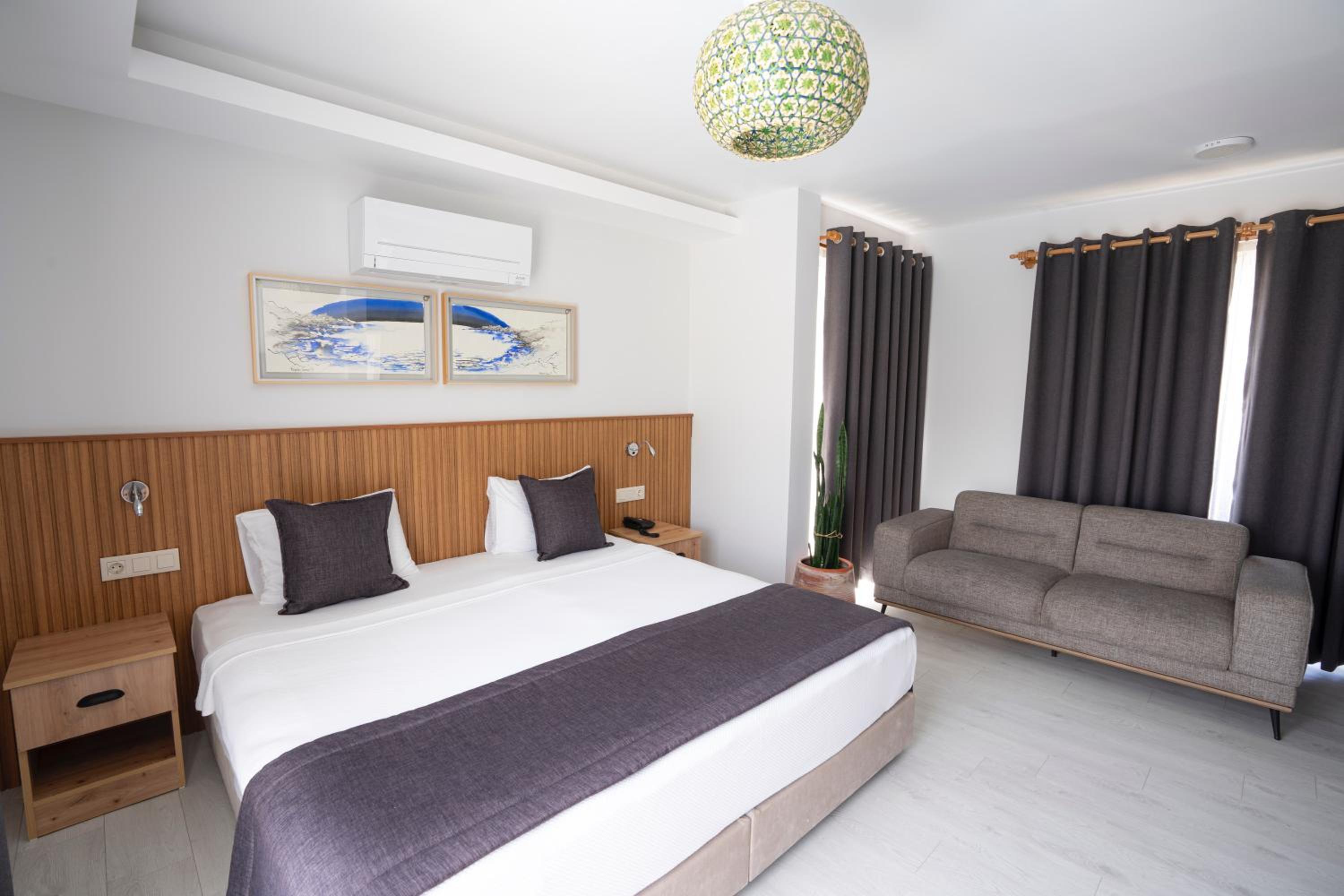 Double Room with Pool View - Photo 6
