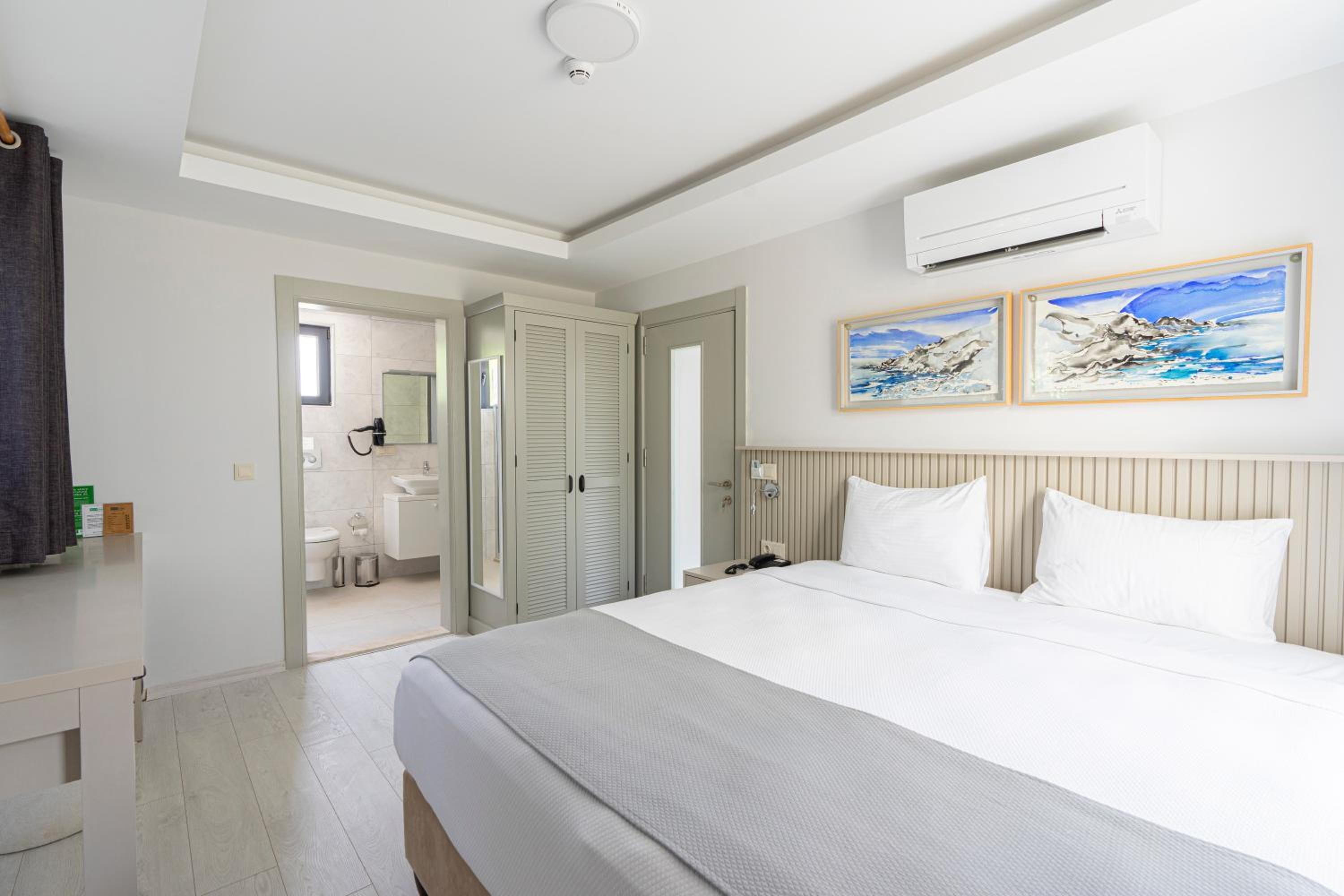Double or Twin Room with Garden View - Photo 8