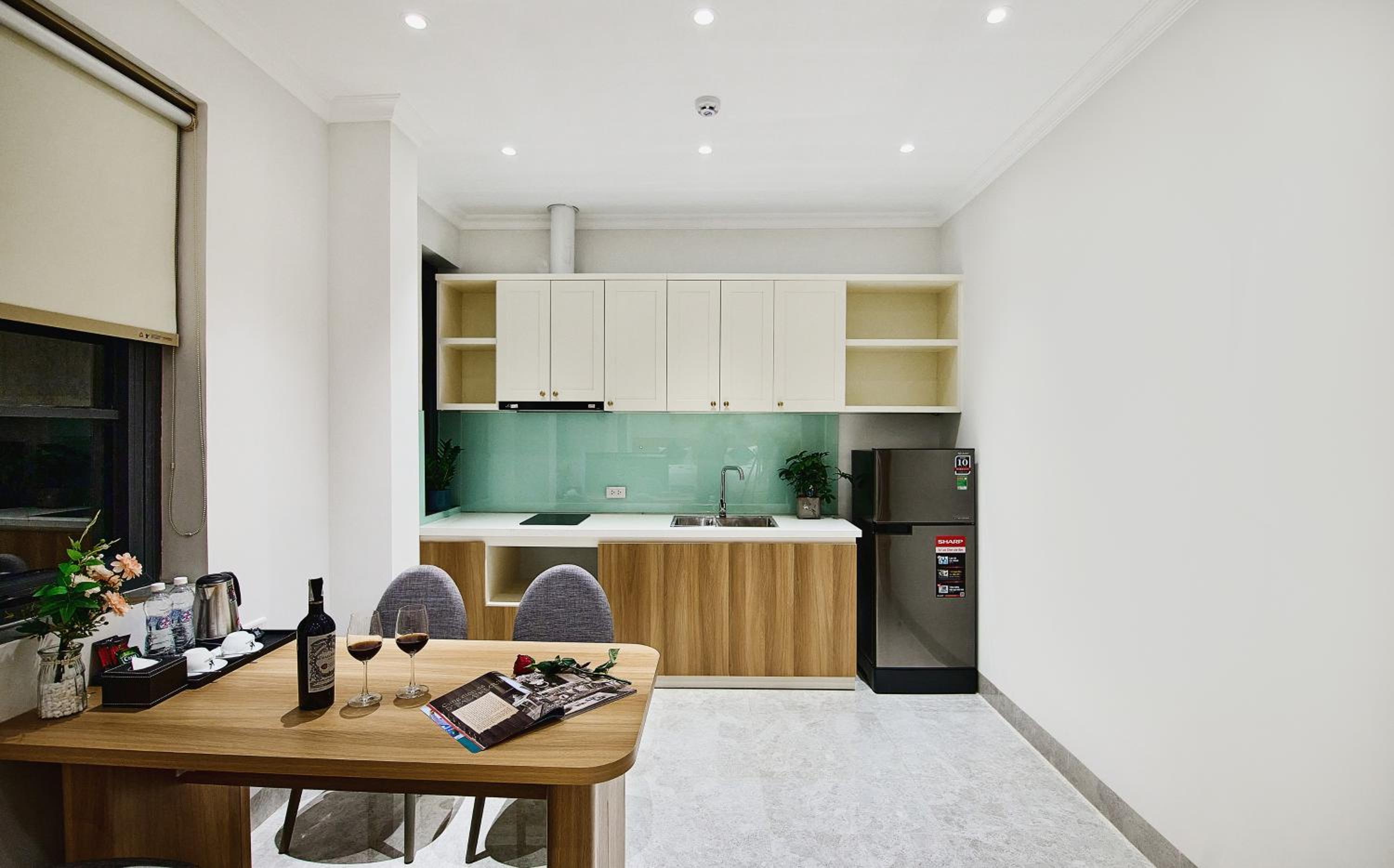 Apartment with Balcony - Photo 4