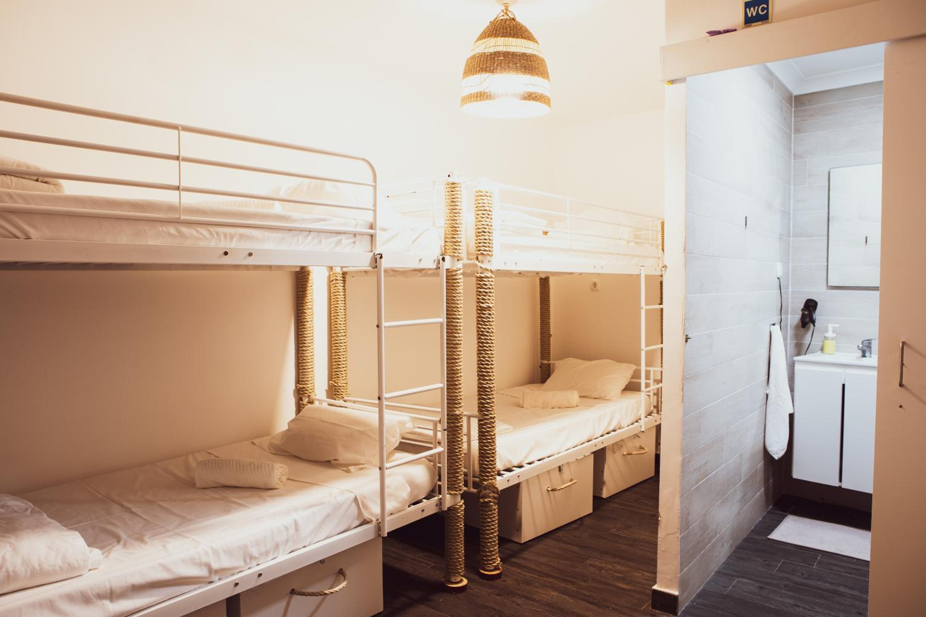 6-Bed Mixed Dormitory Room photo 1